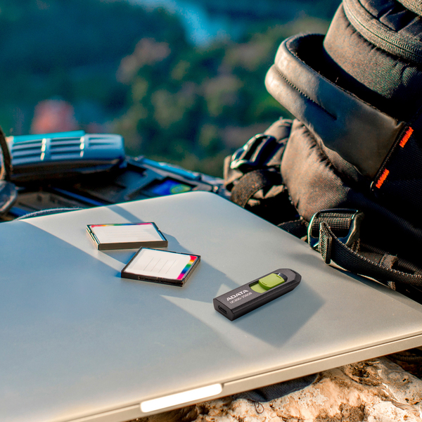 A-DATA UC300 USB-C 3.2 Gen 1 128 GB USB-minne, svart/gr&ouml;n