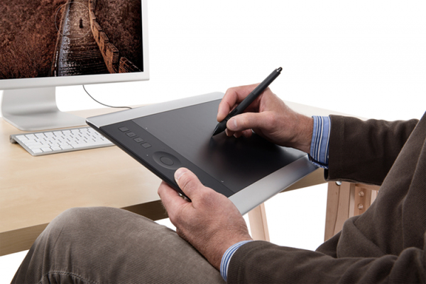 Wacom Intuos Pro Medium Special Edition - Digitoija - 22.4 x 14 cm - s&auml;hk&ouml;magneettinen - 8 painiketta - langaton, langallinen - USB - musta, hopea