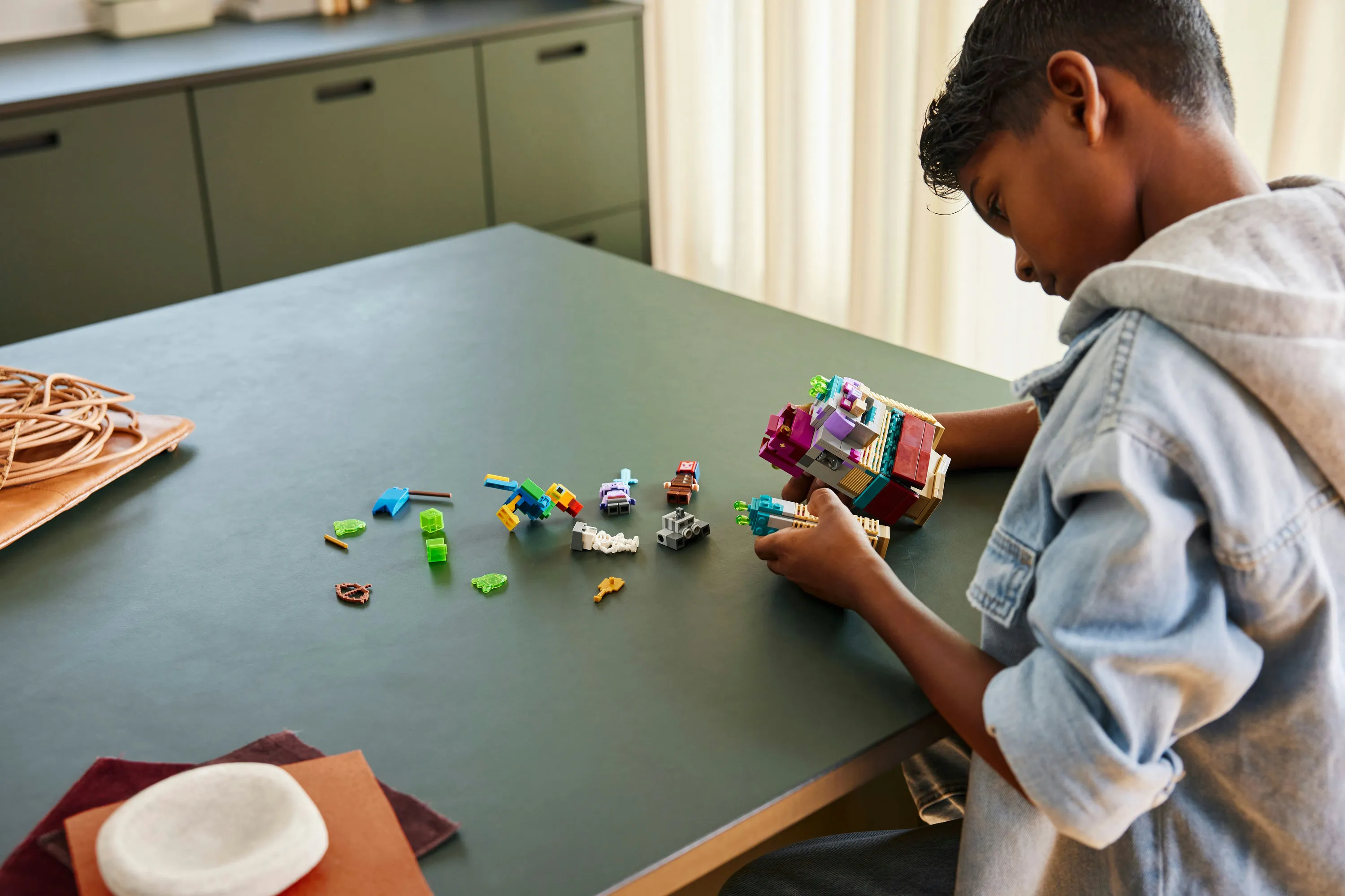 LEGO Minecraft Devourer Showdown 21257