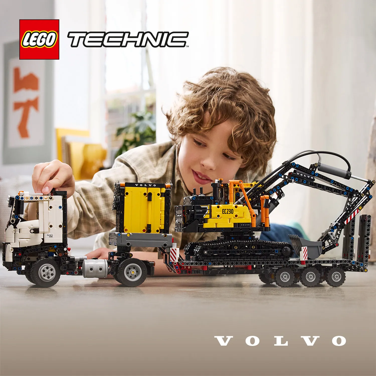 LEGO Technic Volvo FMX Lastbil och EC230 Elektrisk Gr&auml;vmaskin 42175
