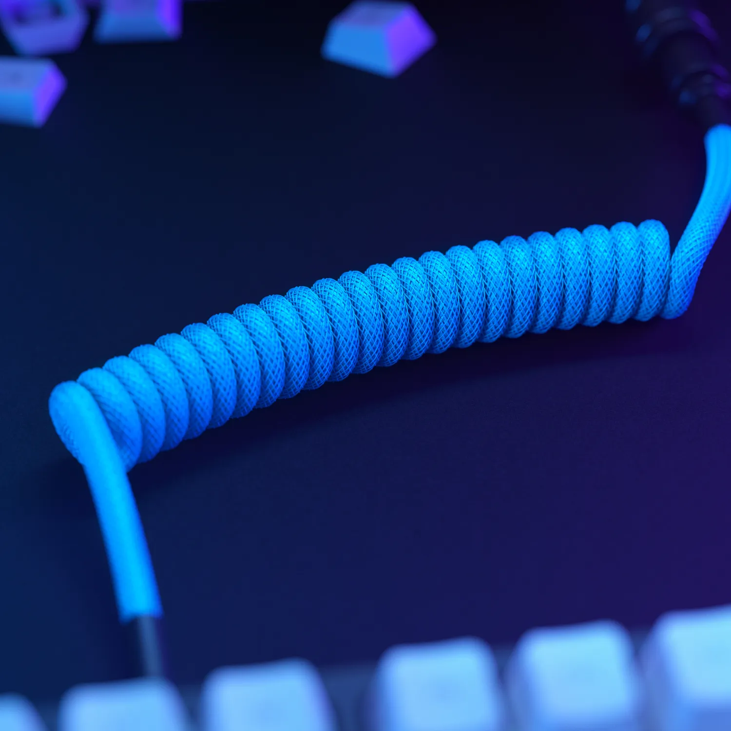 Glorious GMMK Coiled USB-A - USB-C -kaapeli, 1.4m, Electric Blue
