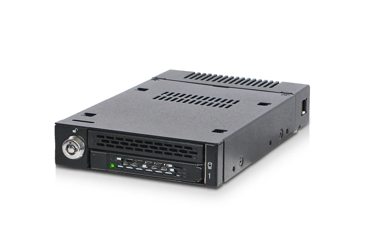 ICY DOCK 1x M.2 NVMe to 1x 3.5" bay mobile rack metal keylock MiniSAS