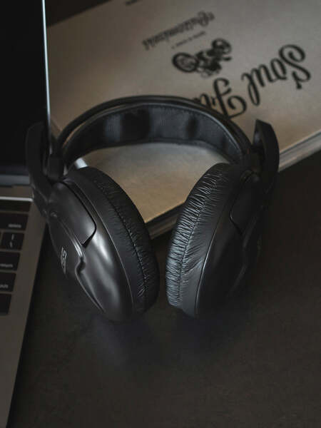 Koss UR20 Full-Size DJ over-ear h&ouml;rlurar, svart