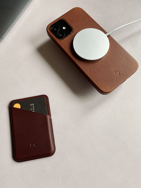 Decoded MagSafe Card Sleeve Brown - Multitronic