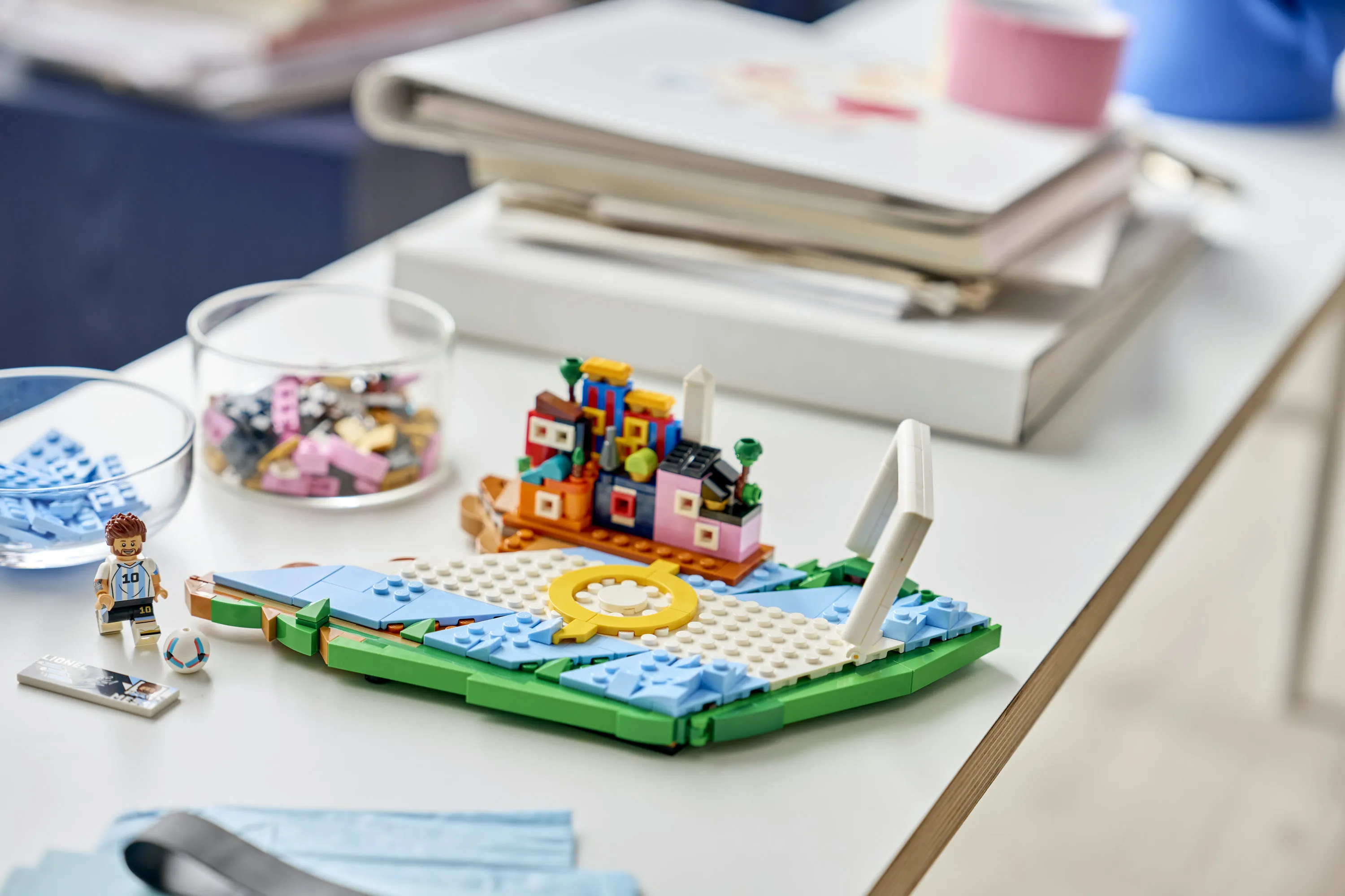 LEGO Editions Lionel Messi &ndash; Jalkapallon t&auml;htihetket 43011