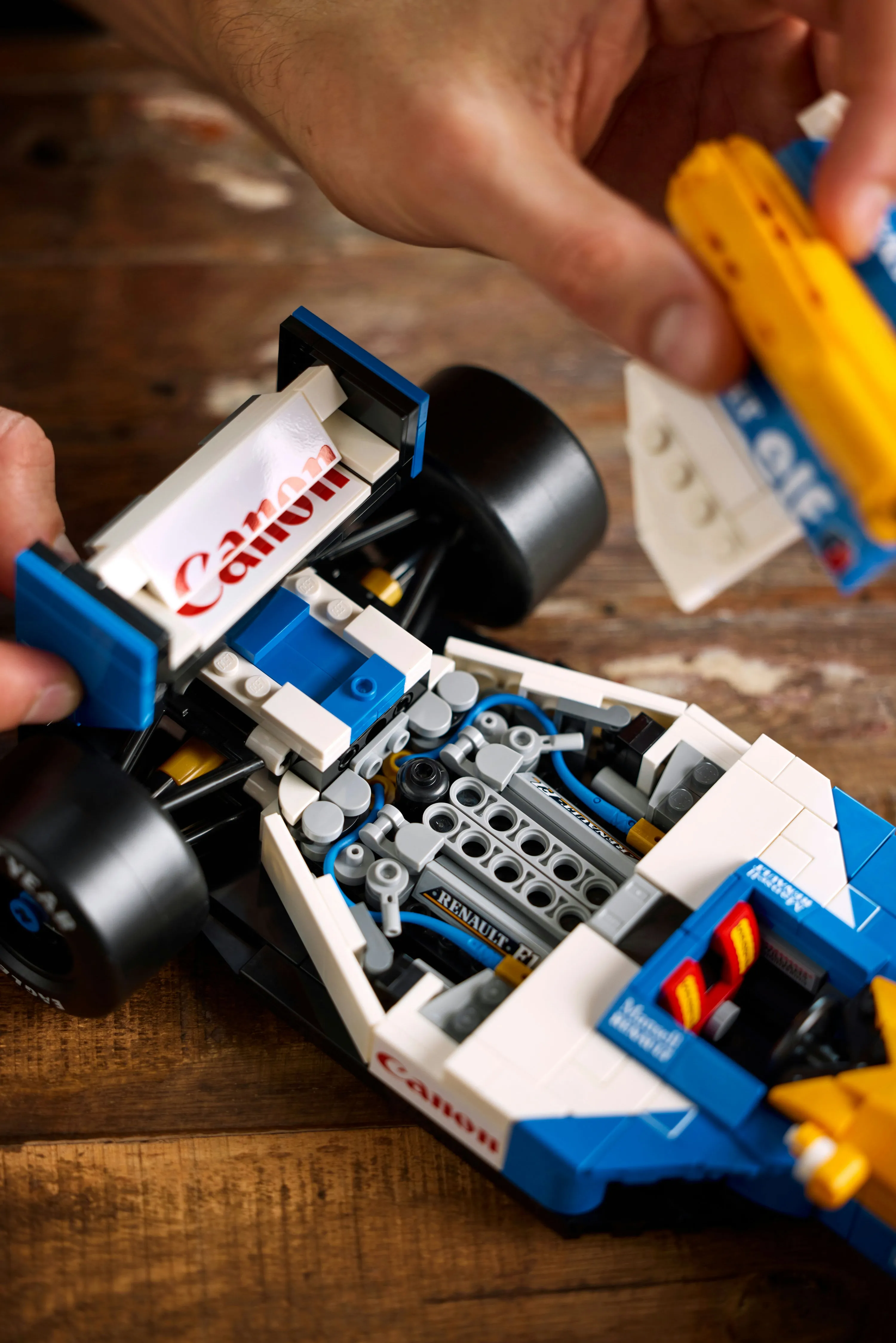 LEGO Icons Williams Racing FW14B and Nigel Mansell 10353