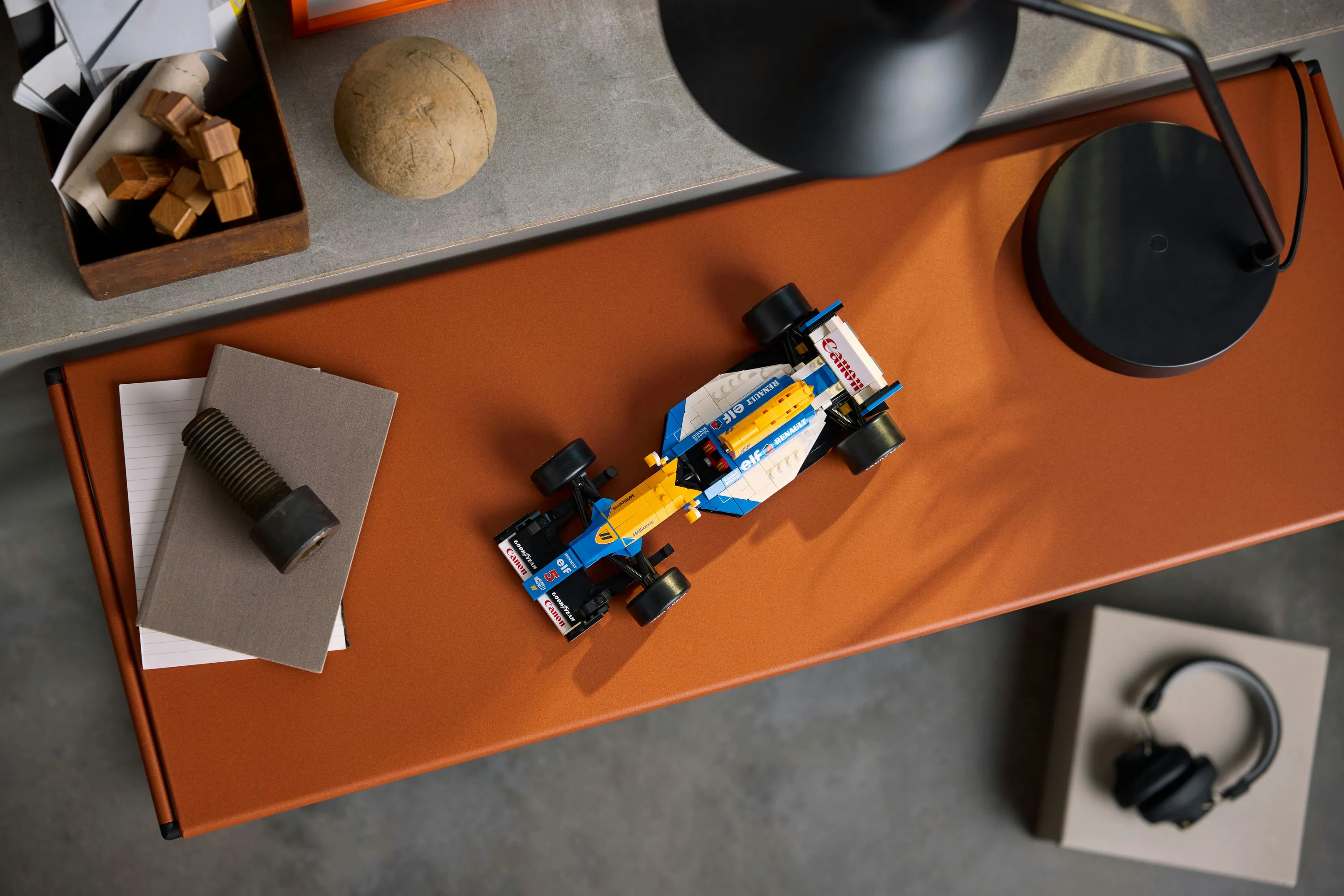 LEGO Icons Williams Racing FW14B and Nigel Mansell 10353