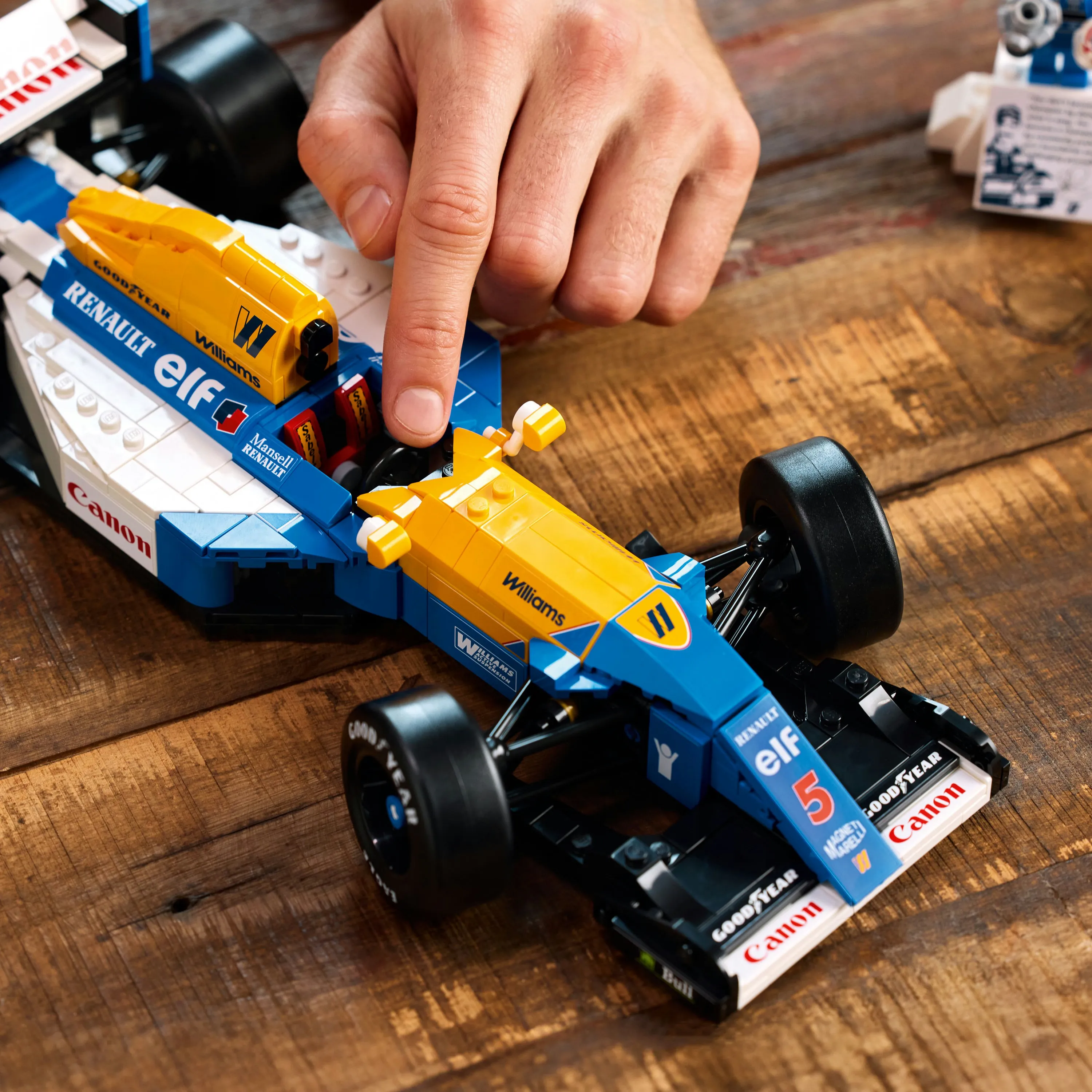 LEGO Icons Williams Racing FW14B and Nigel Mansell 10353