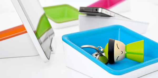 Bluelounge Nest - Elegant st&auml;ll f&ouml;r ALLA surfplattor med plats f&ouml;r sm&aring;prylar