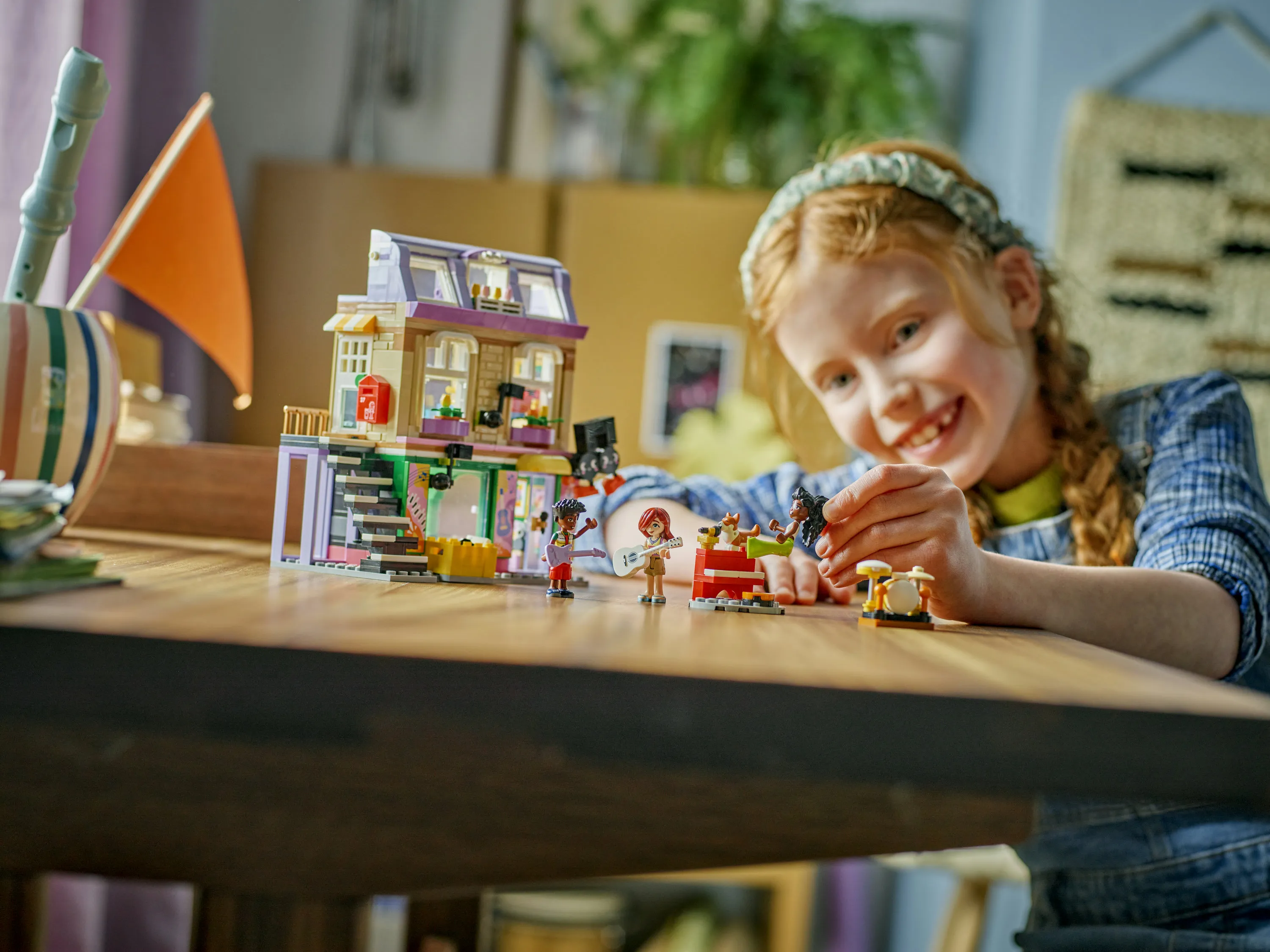 LEGO Friends Musikaff&auml;r och l&auml;genhet 42653