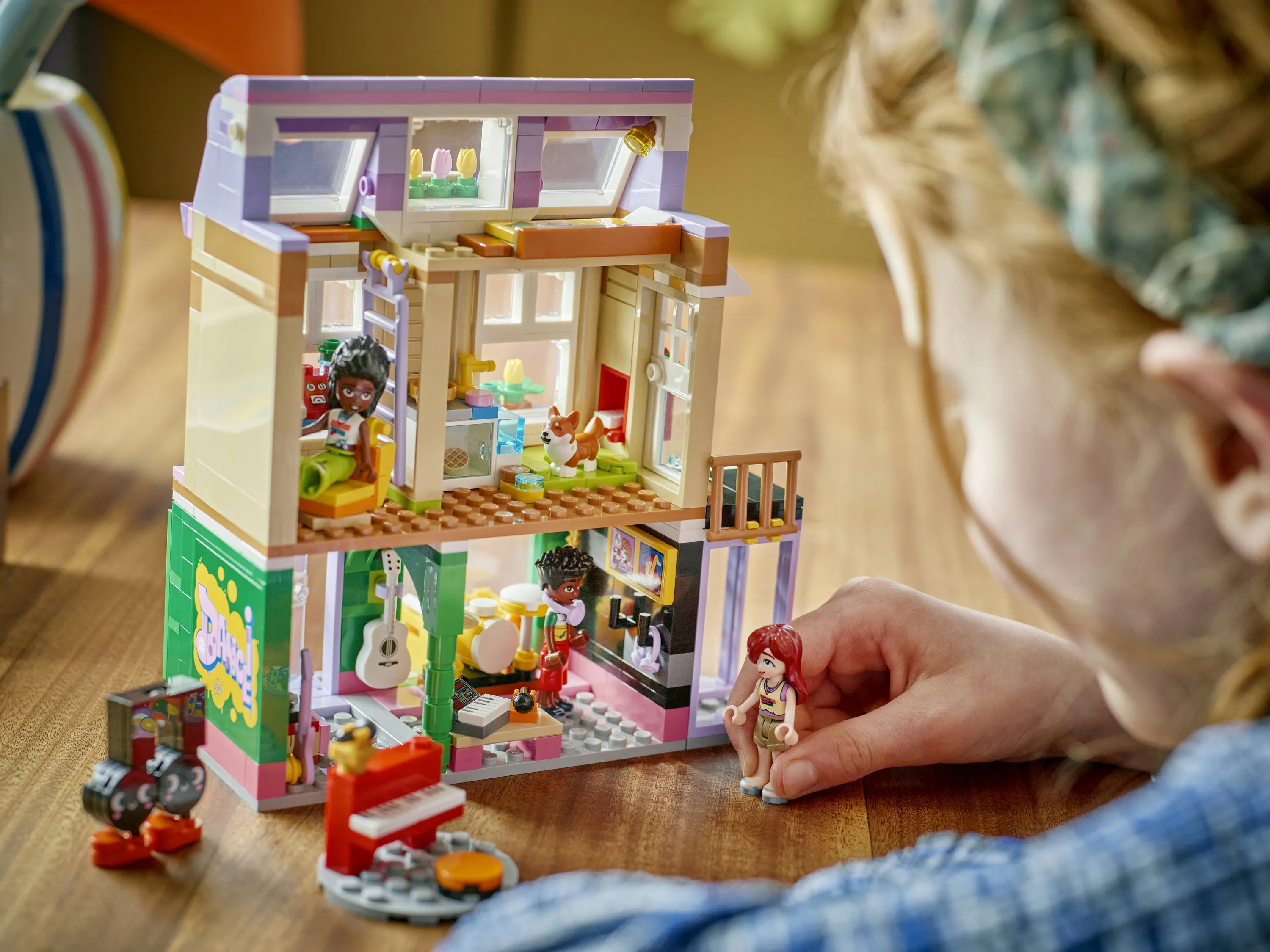 LEGO Friends Musikaff&auml;r och l&auml;genhet 42653