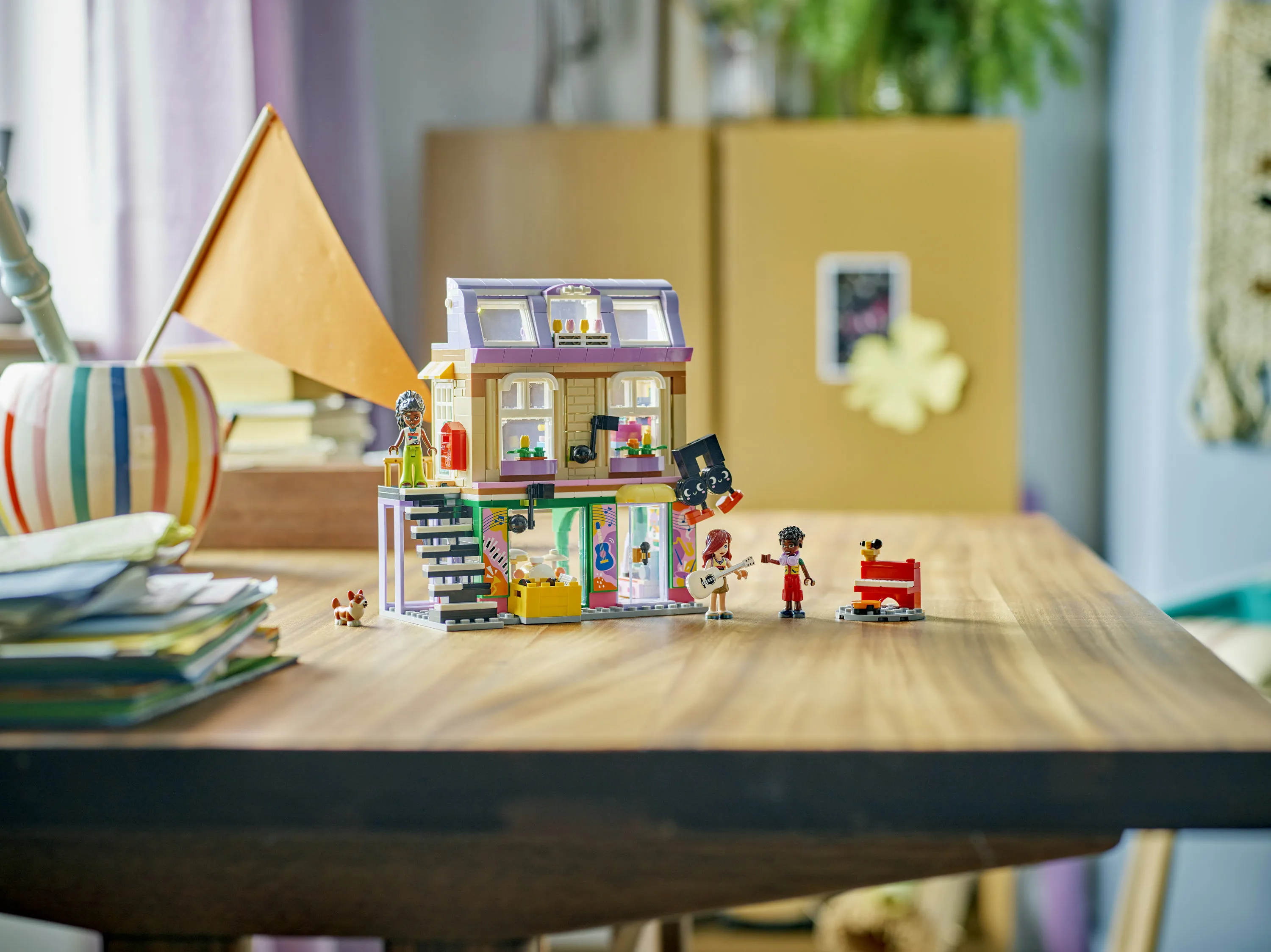 LEGO Friends Musikaff&auml;r och l&auml;genhet 42653