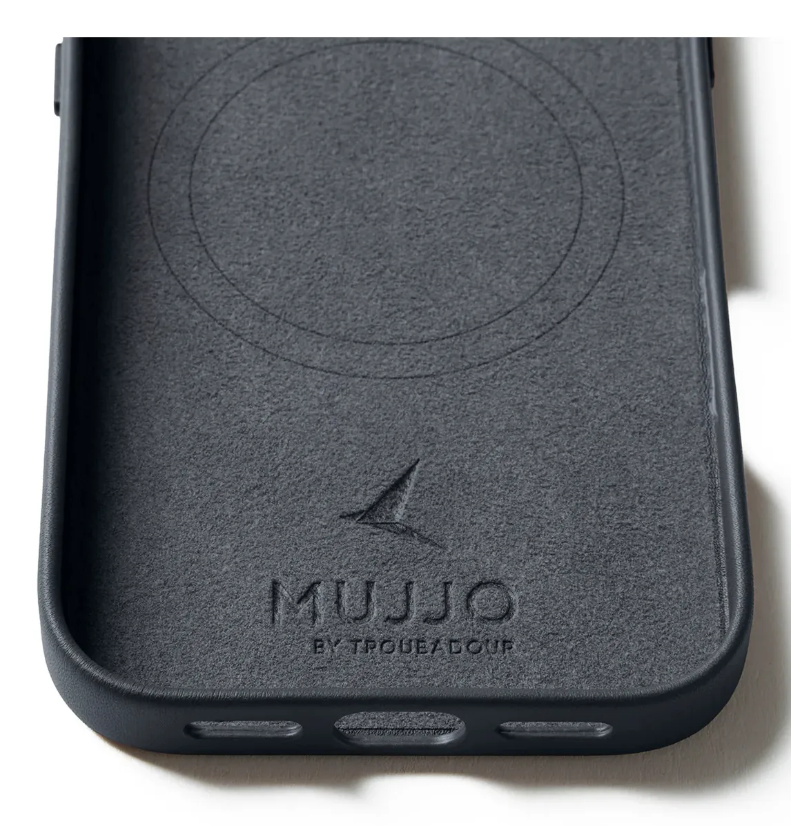 MUJJO Full Leather MagSafe Case for iPhone 17, Basalt
