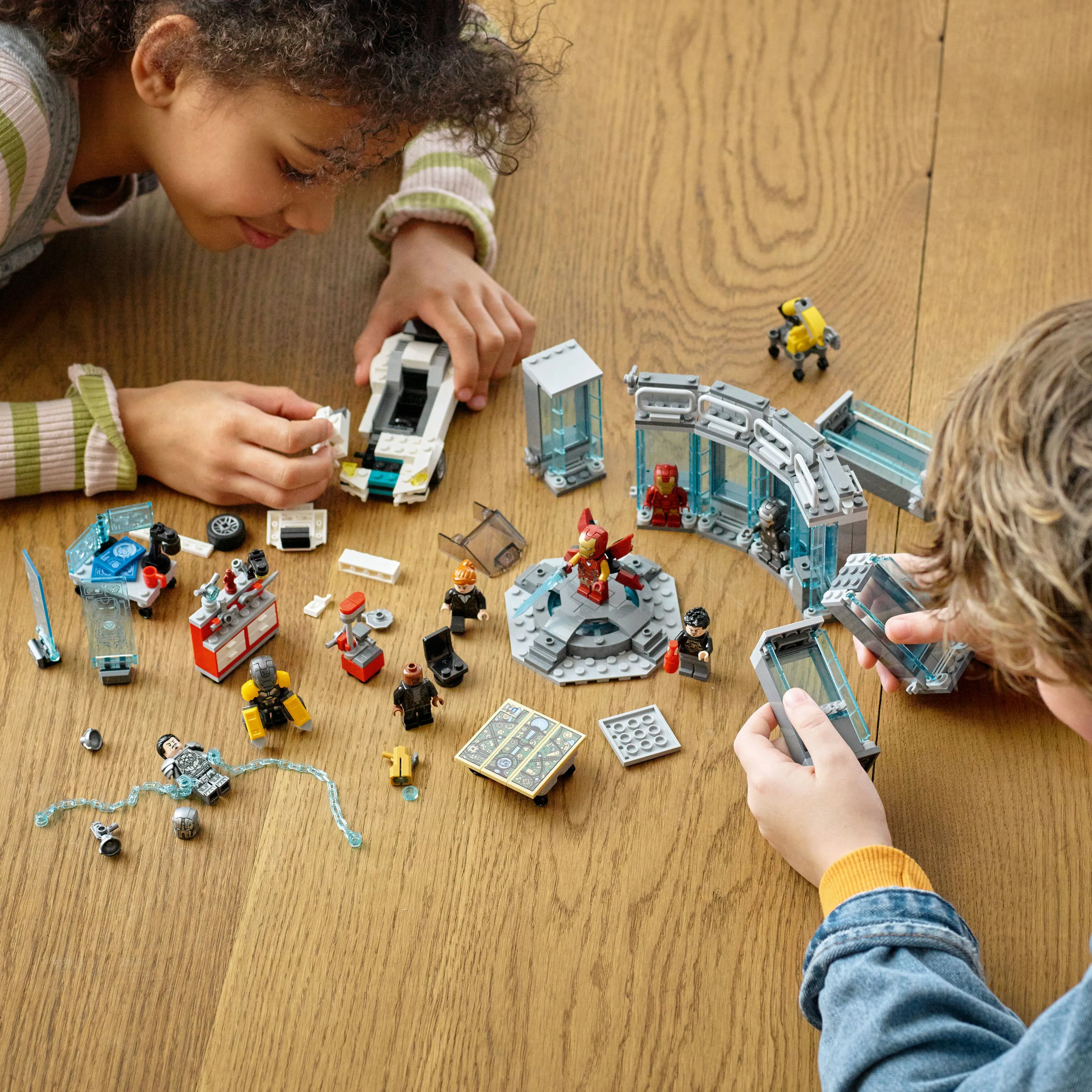 Lego Marvel Super Heroes Iron Manin asevarasto 76216