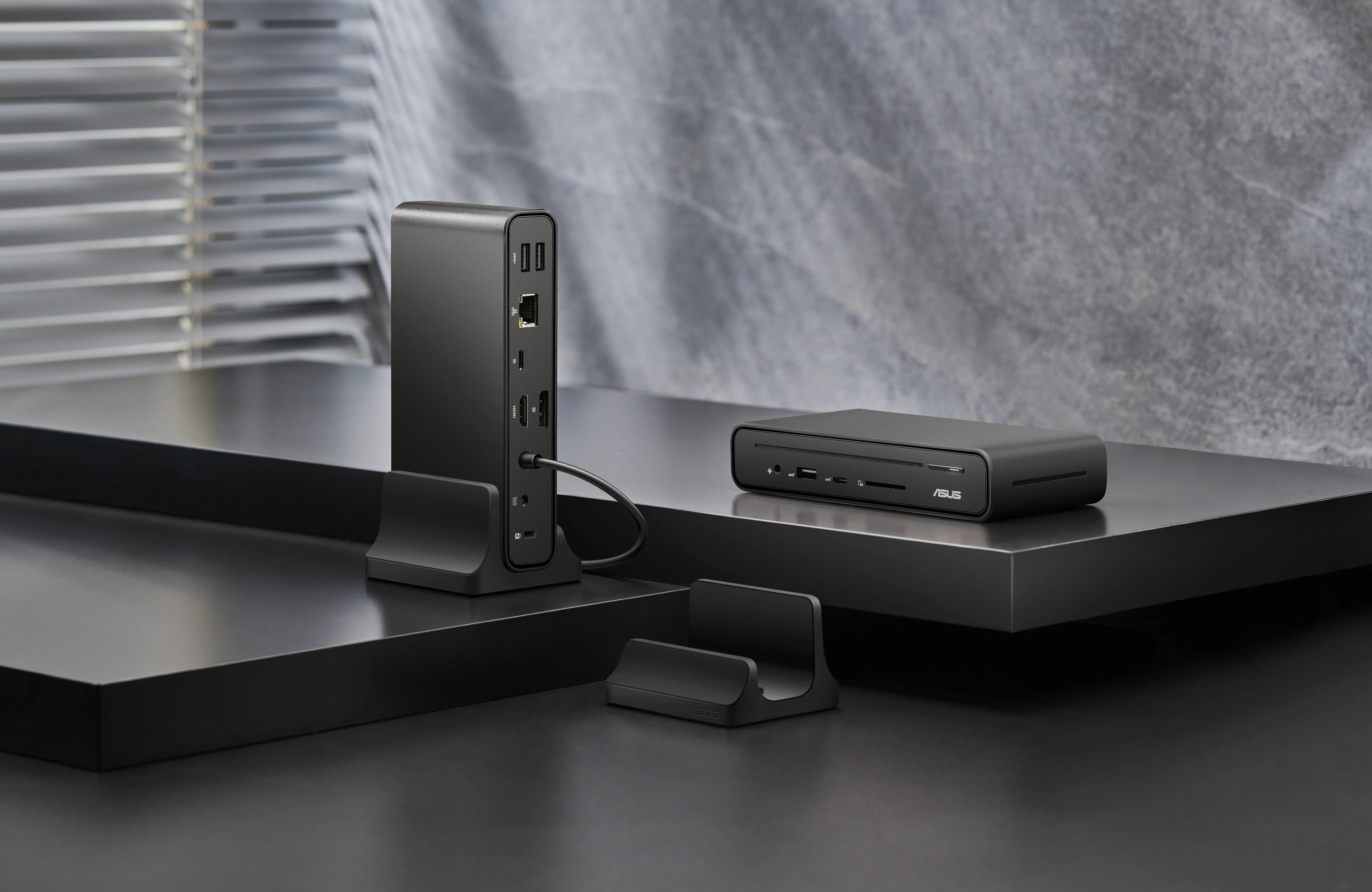 DC300 Triple Display USB-C Dock 90XB08CN-BDS010