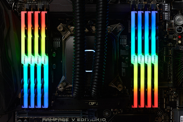 G.SKILL Trident Z RGB 64 Gt (8 x 8 Gt) DDR4 3200 MHz, CL16 -muisti (XMP)
