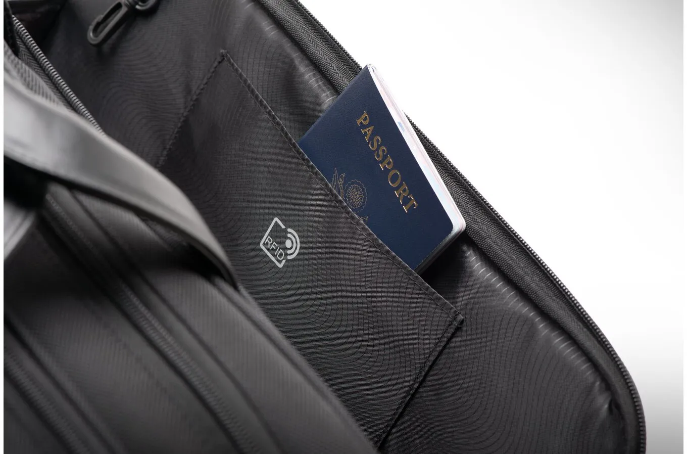 Contour" 2.0 17" Pro Laptop Briefcase