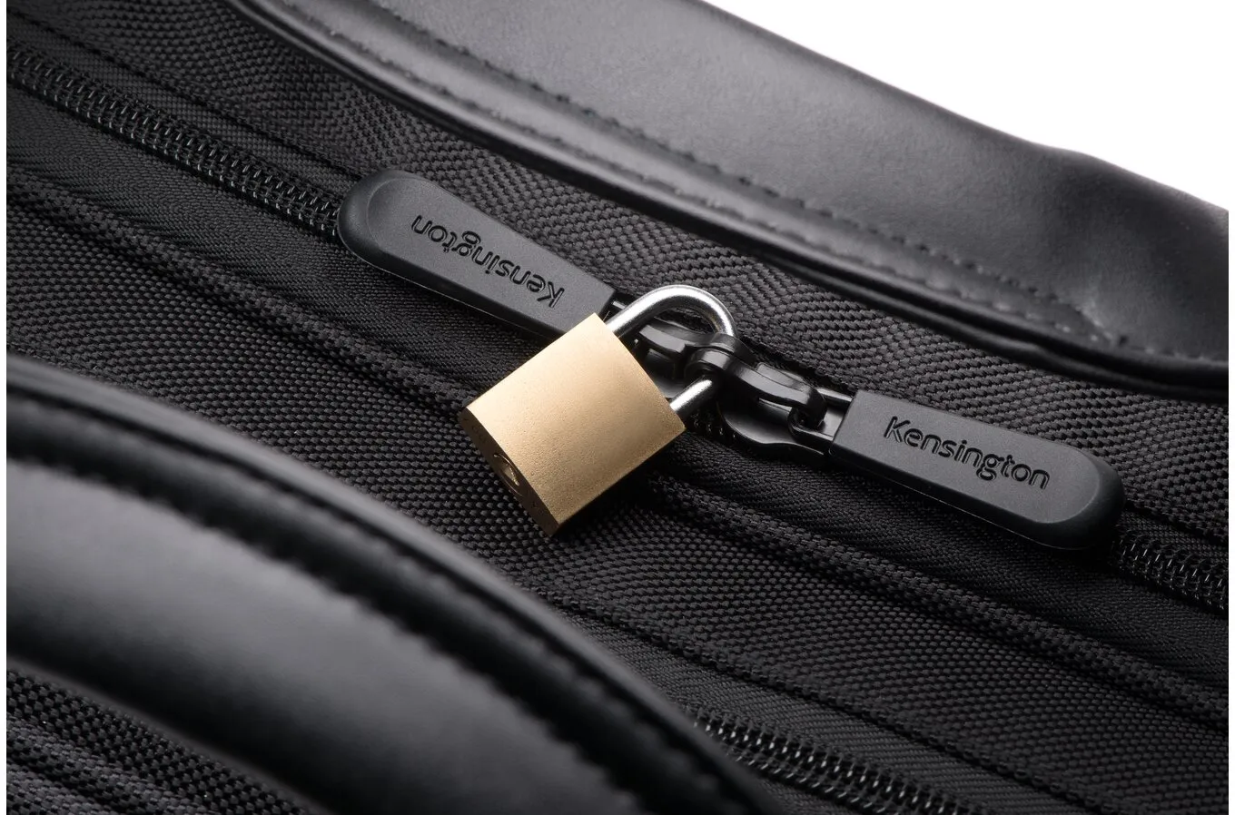 Contour" 2.0 17" Pro Laptop Briefcase