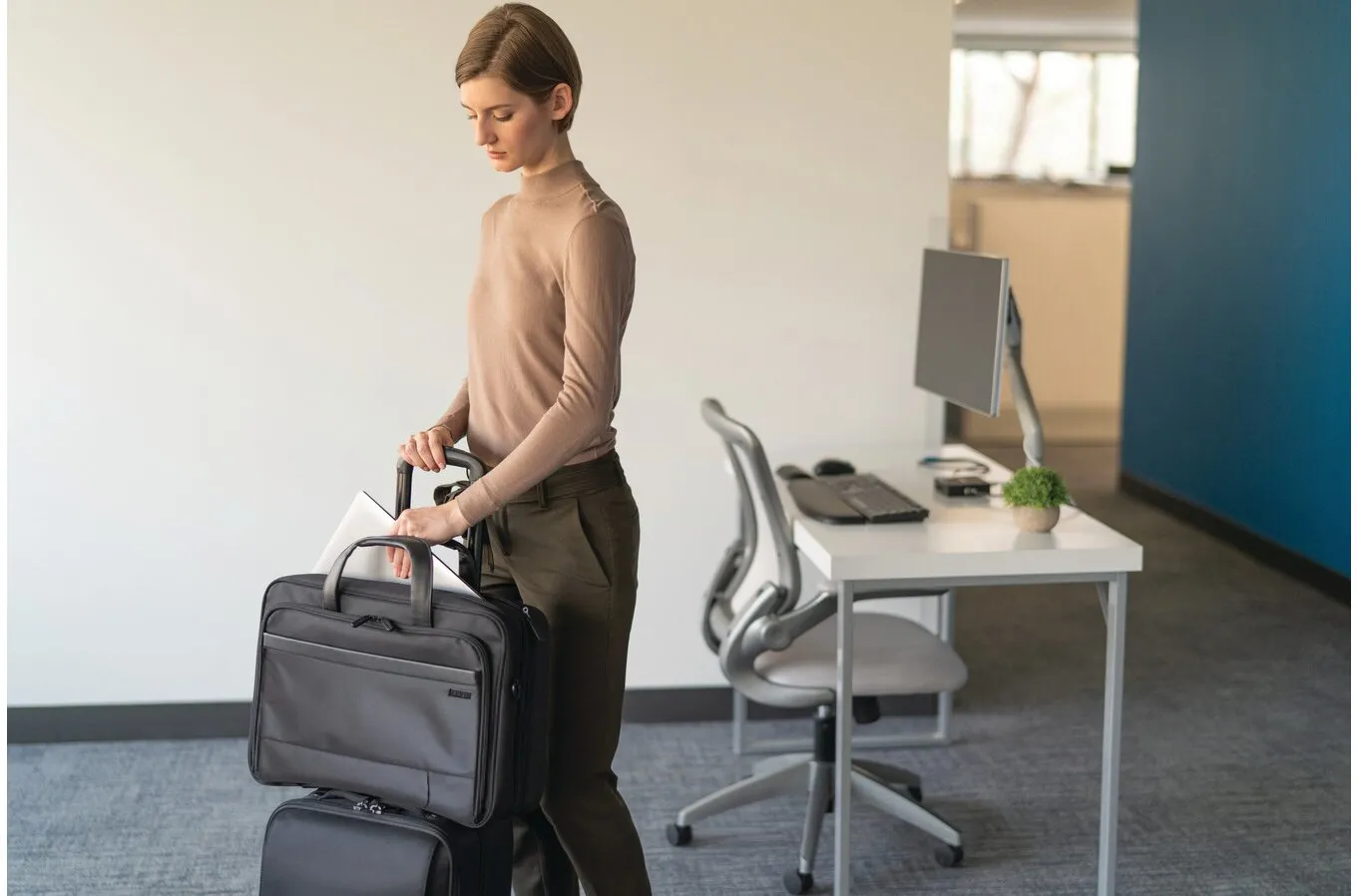 Contour&quot; 2.0 17&quot; Pro Laptop Briefcase