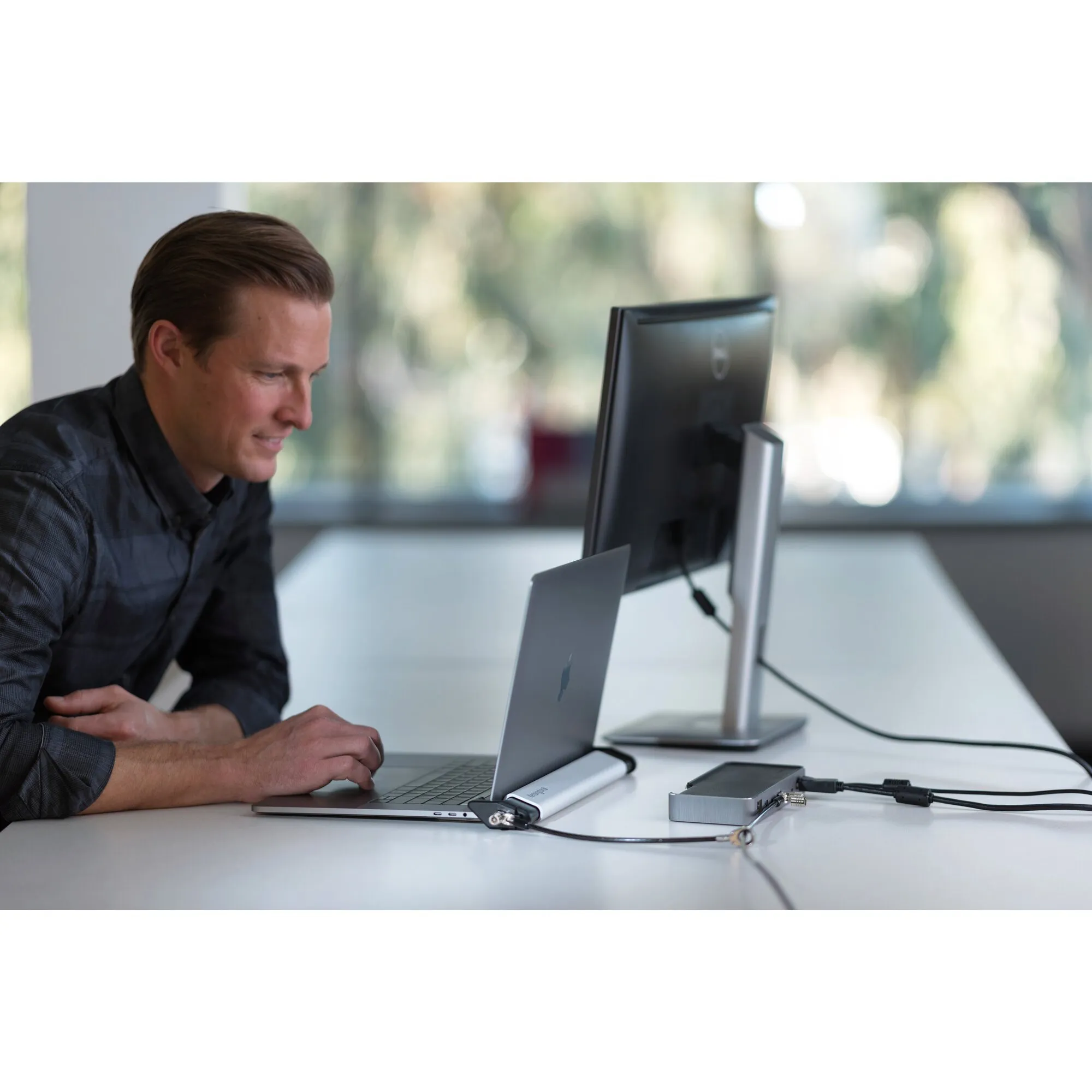 Kensington Laptop Locking Station 2.0 - No Lock - Järjestelmän suojauspakkaus - 15.6"