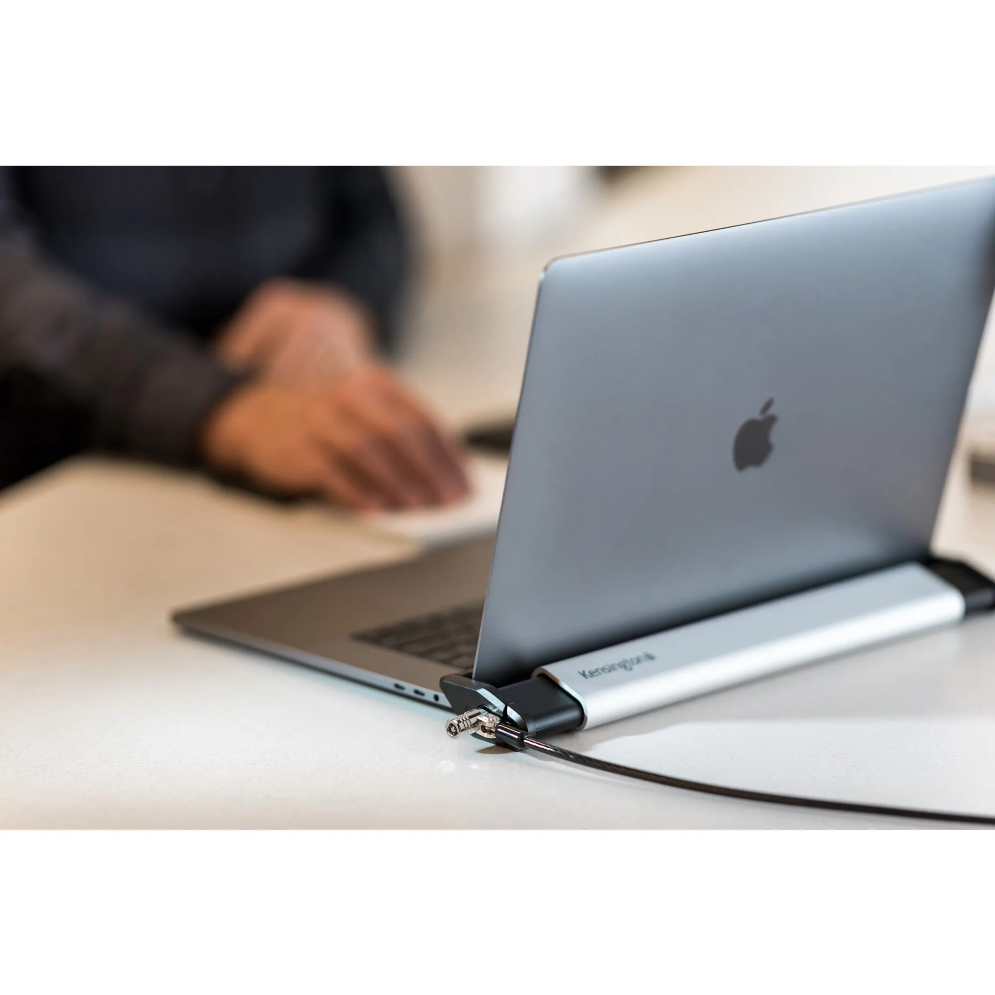 Kensington Laptop Locking Station 2.0 - No Lock - Järjestelmän suojauspakkaus - 15.6"