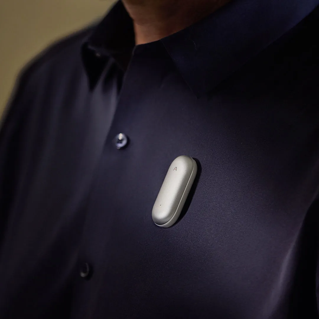 PLAUD NotePin - AI-driven r&ouml;stinspelare med 112+ spr&aring;k och 20 timmars batteritid - Lunar Silver