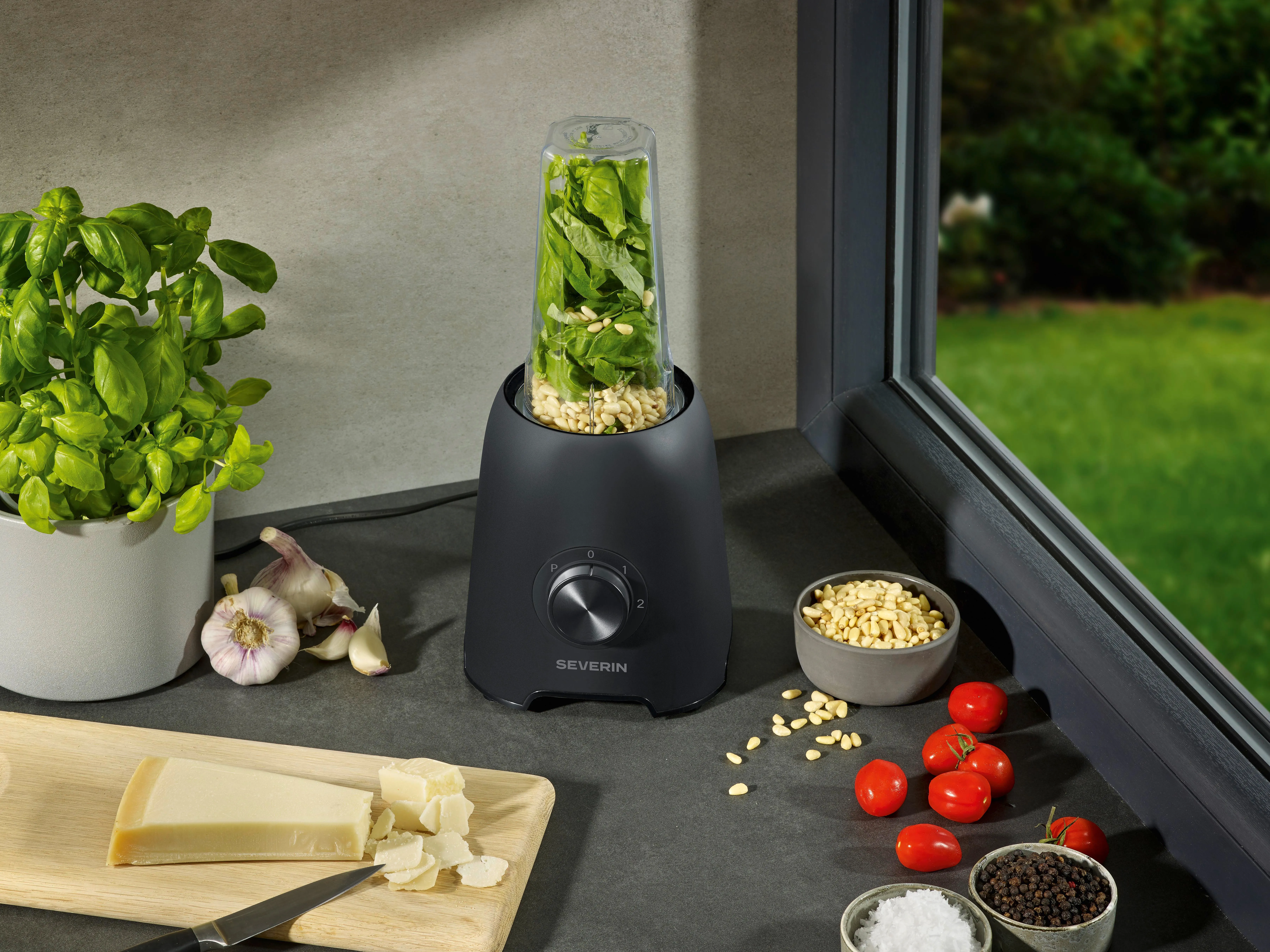SEVERIN SM3724 600W 1.5L Blender, Black, Clear