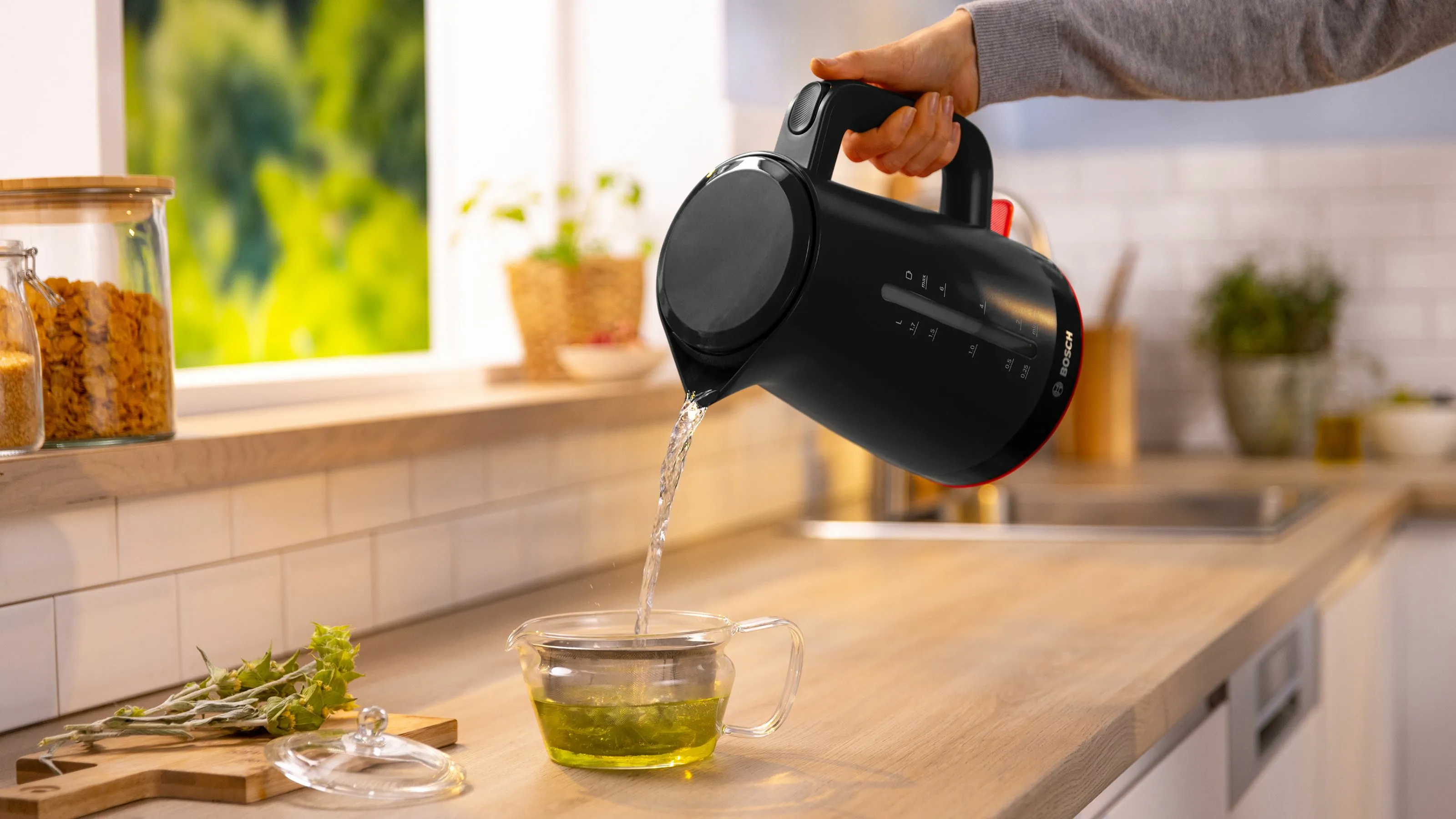 Bosch kettle MyMoment TWK3M123 (black, 2,400 watts, 1.7 liters)