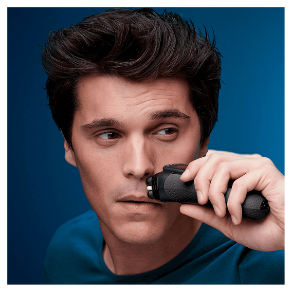 BRAUN PARRANAJOKONE 3020s ProSkin SERIES-3 Maailman myydyin partakonesarja. Uusi suorituskykyisempi ajop&auml;&auml; MICROCOMB! Tyylik&auml;s muotoilu pit&auml;v&auml;ll&auml; k&auml;densijalla,