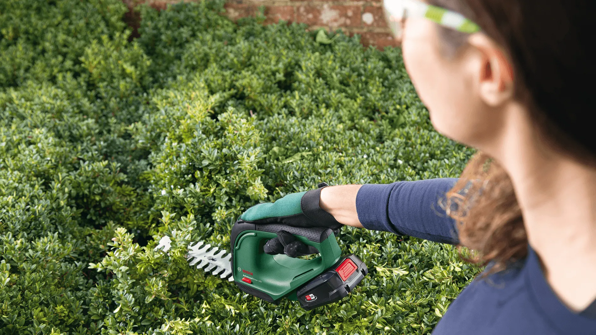 Bosch Advanced Shear 18V-10 Hedgetrimmer