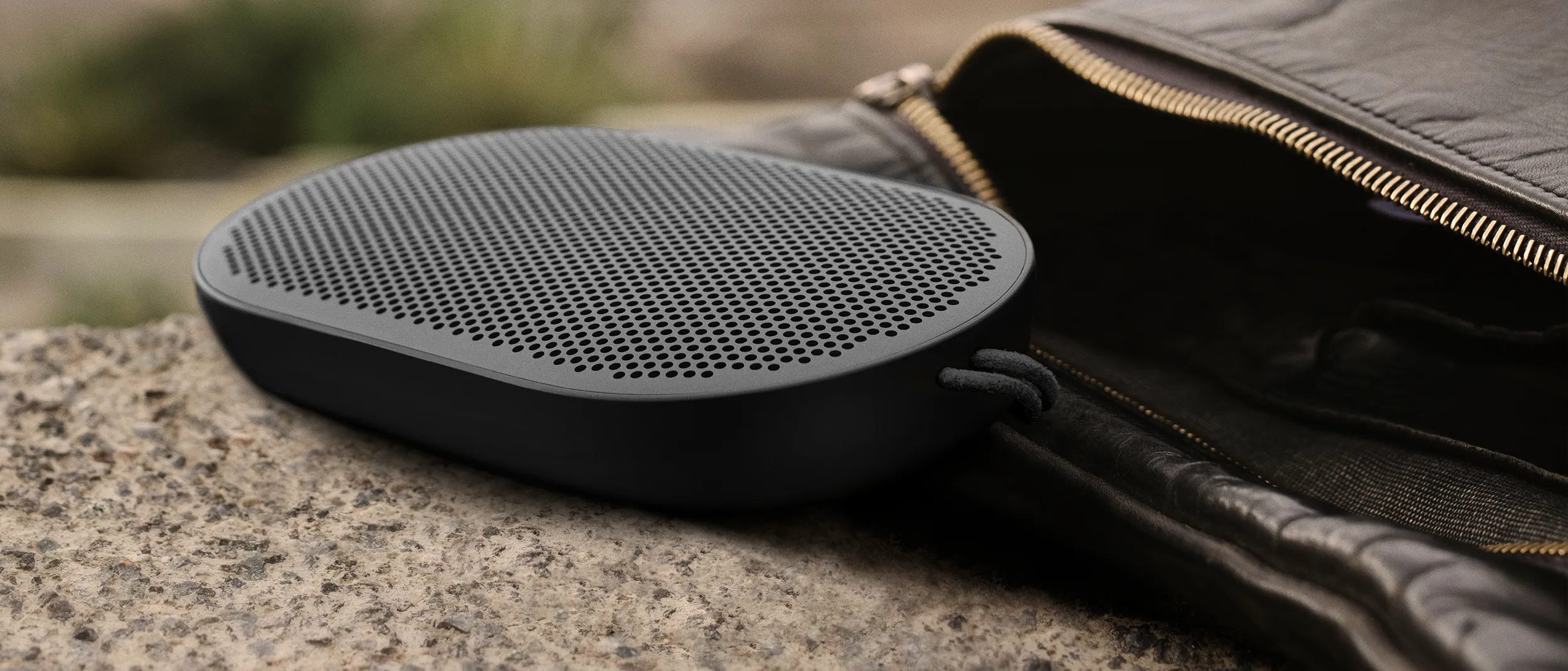 Bang-Olufsen BeoPlay P2 - Bluetooth Speaker, Black - Multitronic