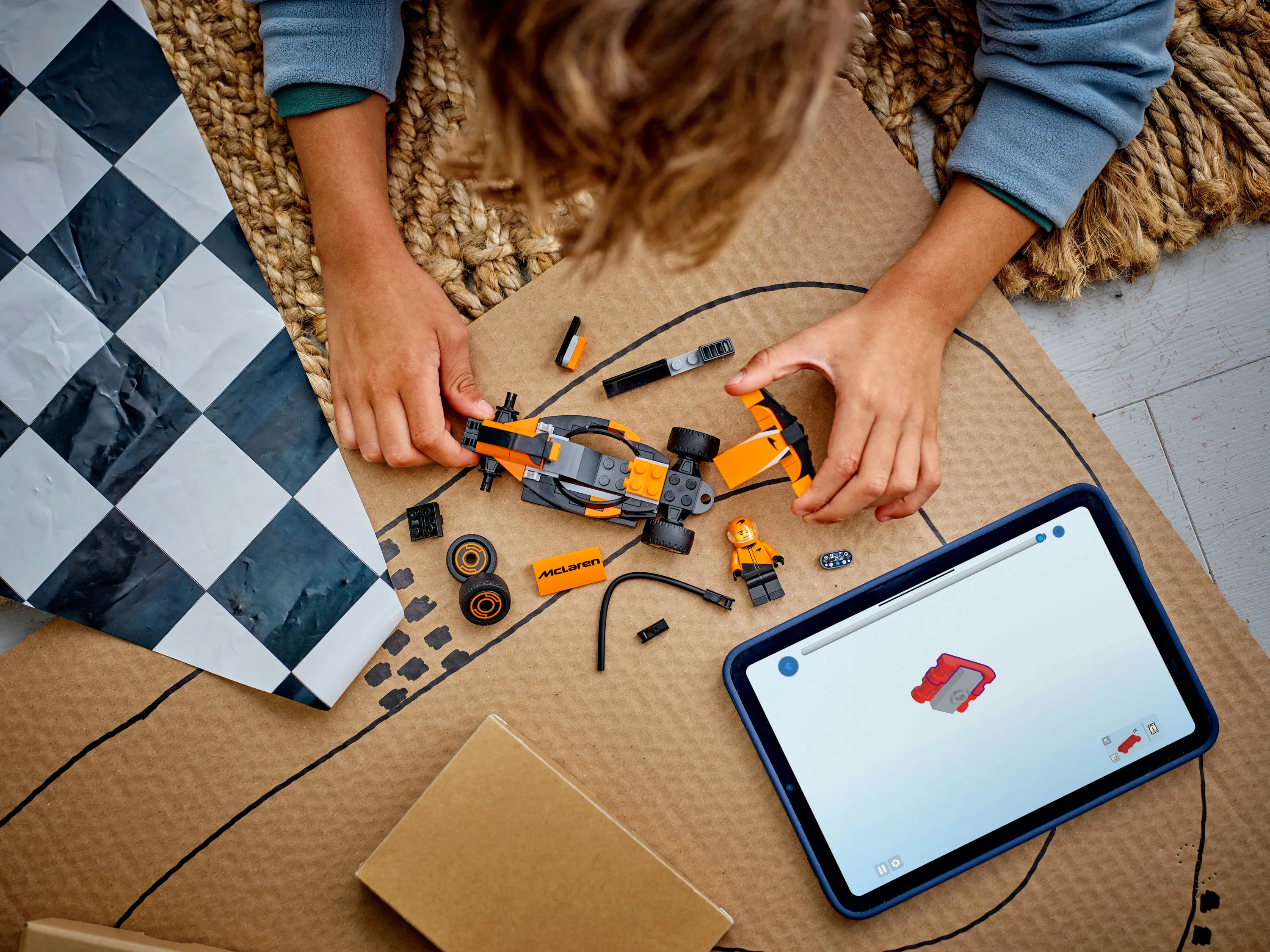 LEGO City F1-f&ouml;rare och McLaren racerbil 60442