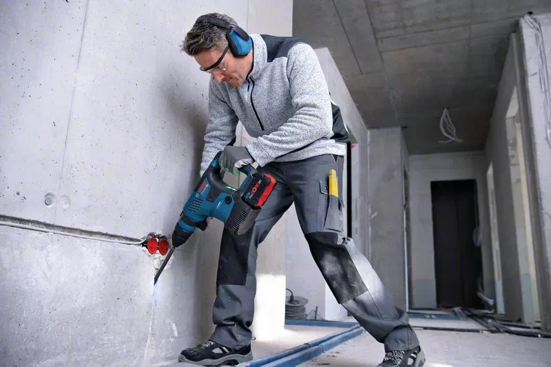 Bosch GBH 18V-34 CF Professional - cordless rotary hammer biturbo with sds plus