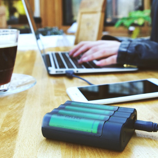 GP Charge AnyWay 2-in-1 USB Battery Charger, incl. 4 x AA 2600 mAh Batteries