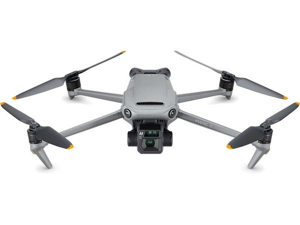 (L&ouml;yt&ouml;nurkka) DJI Mavic 3 -nelikopteri