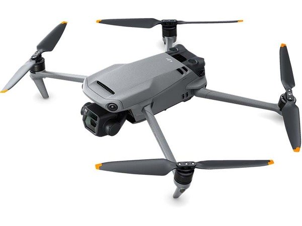 (L&ouml;yt&ouml;nurkka) DJI Mavic 3 -nelikopteri