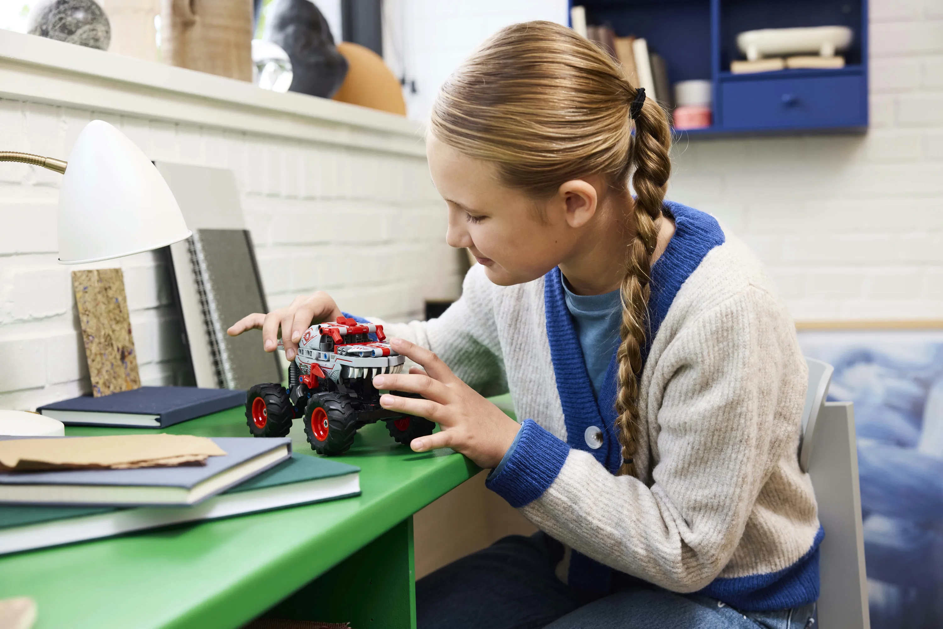 LEGO Technic Monster Jam ThunderROARus Vetomoottoriauto 42200