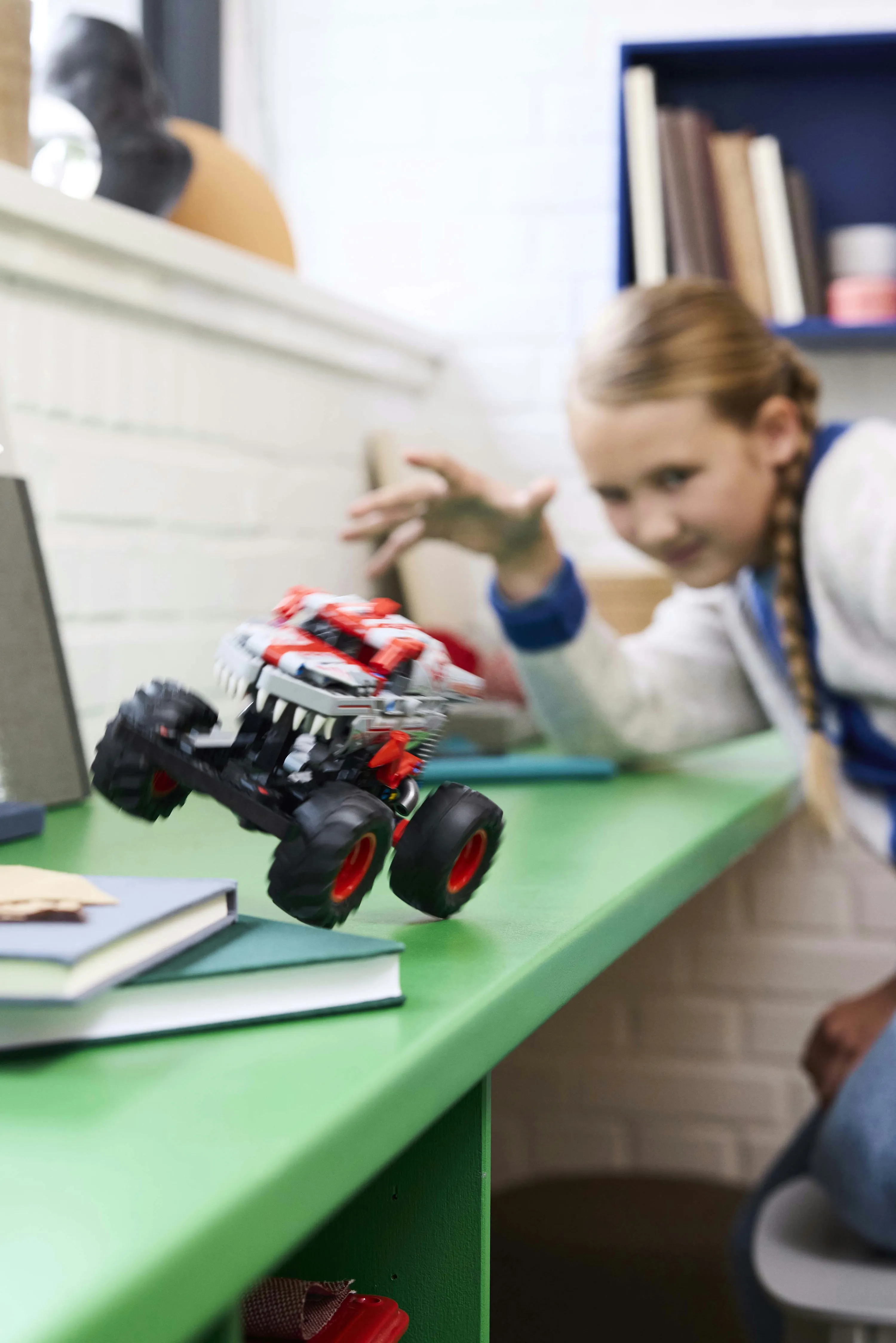 LEGO Technic Monster Jam ThunderROARus Vetomoottoriauto 42200