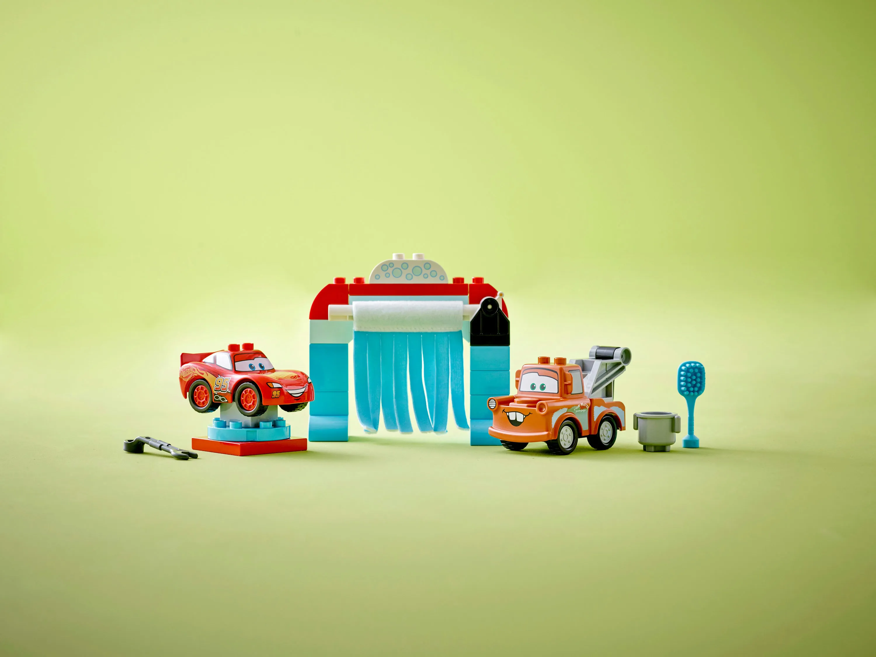 Lego Duplo Lightning McQueen and Mater at the Car Wash 10996