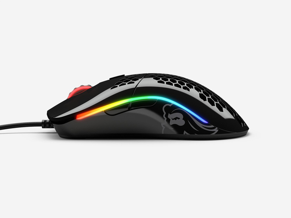 Glorious Model O -pelihiiri, kiilt&auml;v&auml; musta