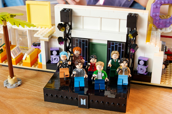 Lego Ideas BTS Dynamite Construction Toy 21339