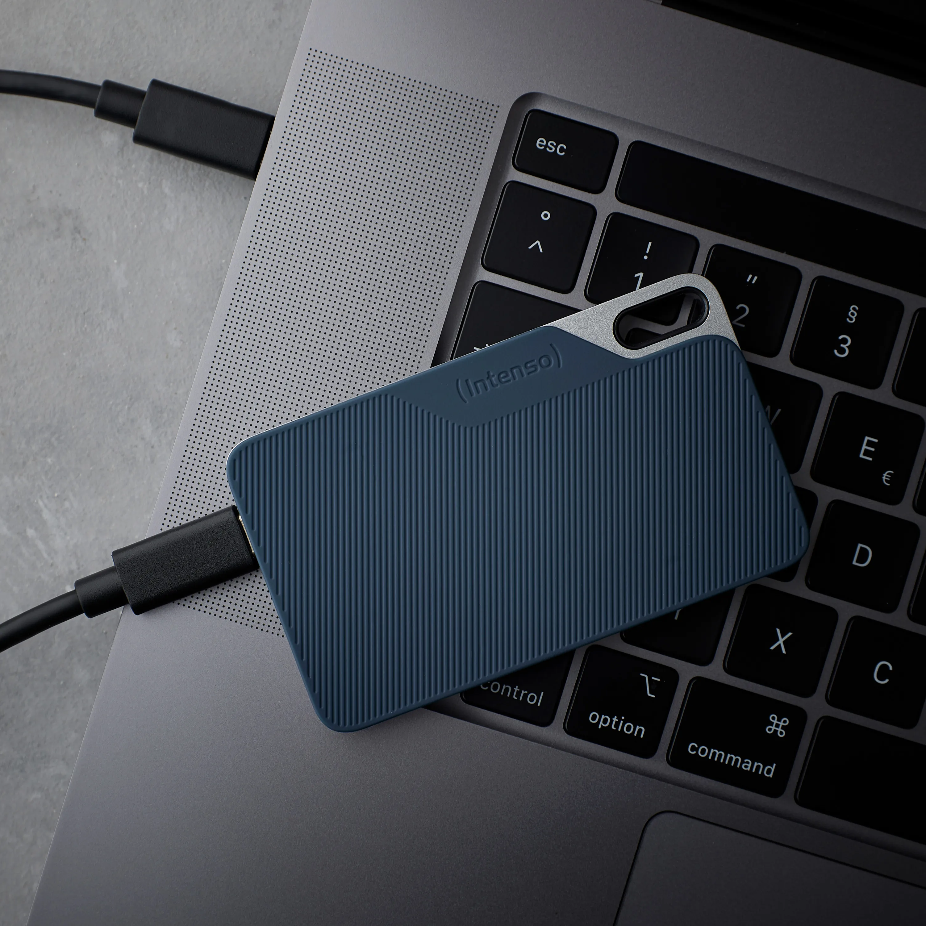 Intenso TX100 250 Gt USB-C -ulkoinen SSD, kannettava, iskunkest&auml;v&auml;, Grey-blue