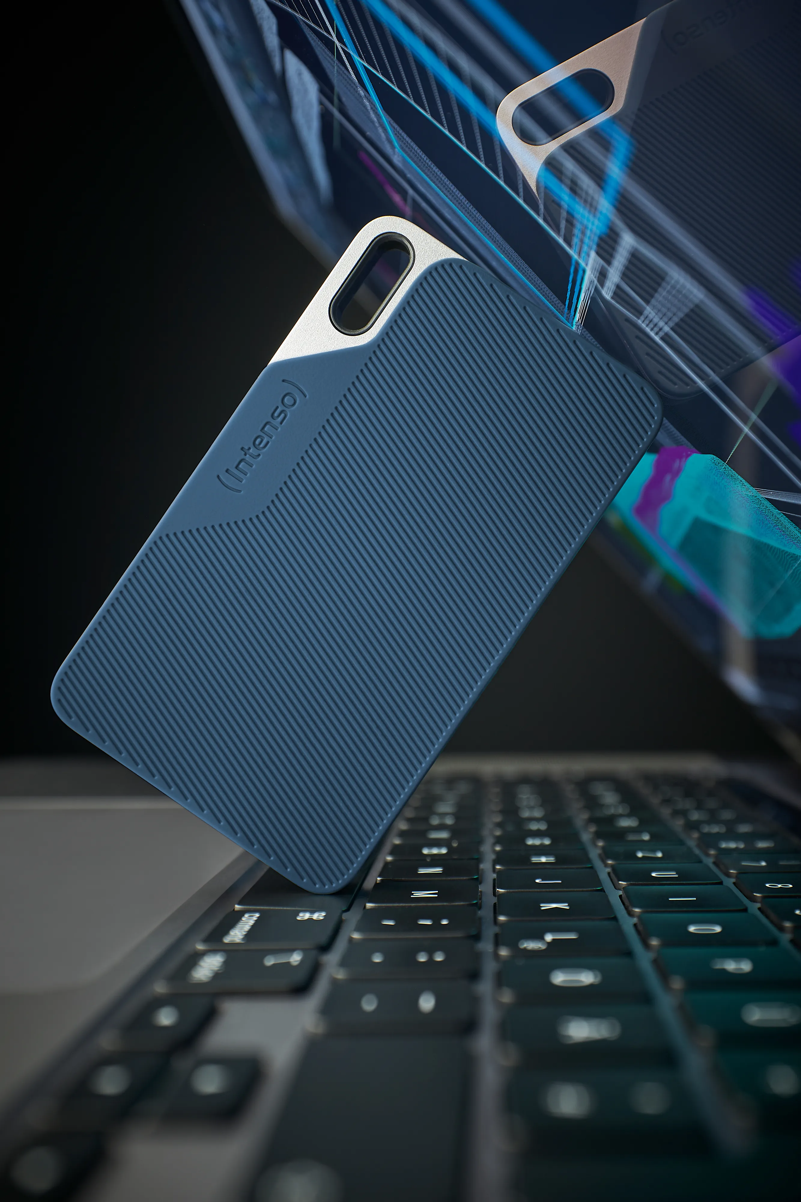 Intenso TX100 250 Gt USB-C -ulkoinen SSD, kannettava, iskunkest&auml;v&auml;, Grey-blue