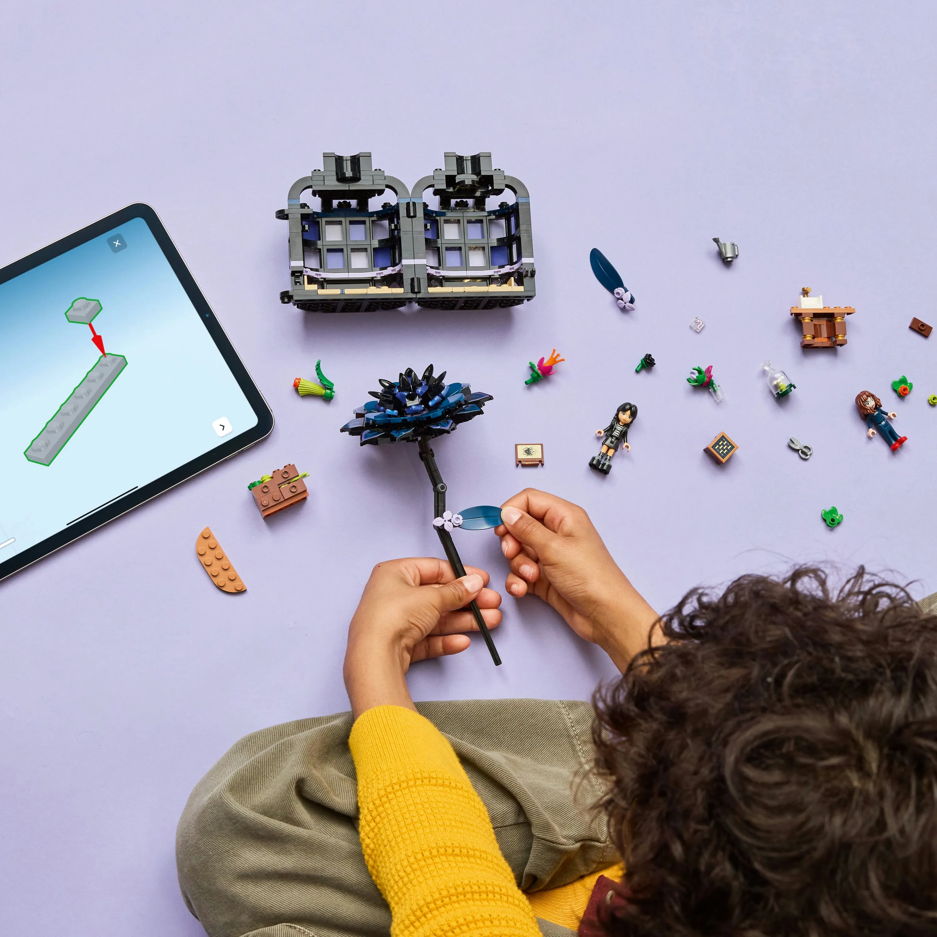 LEGO Wednesday Mysteeri kartano 76784