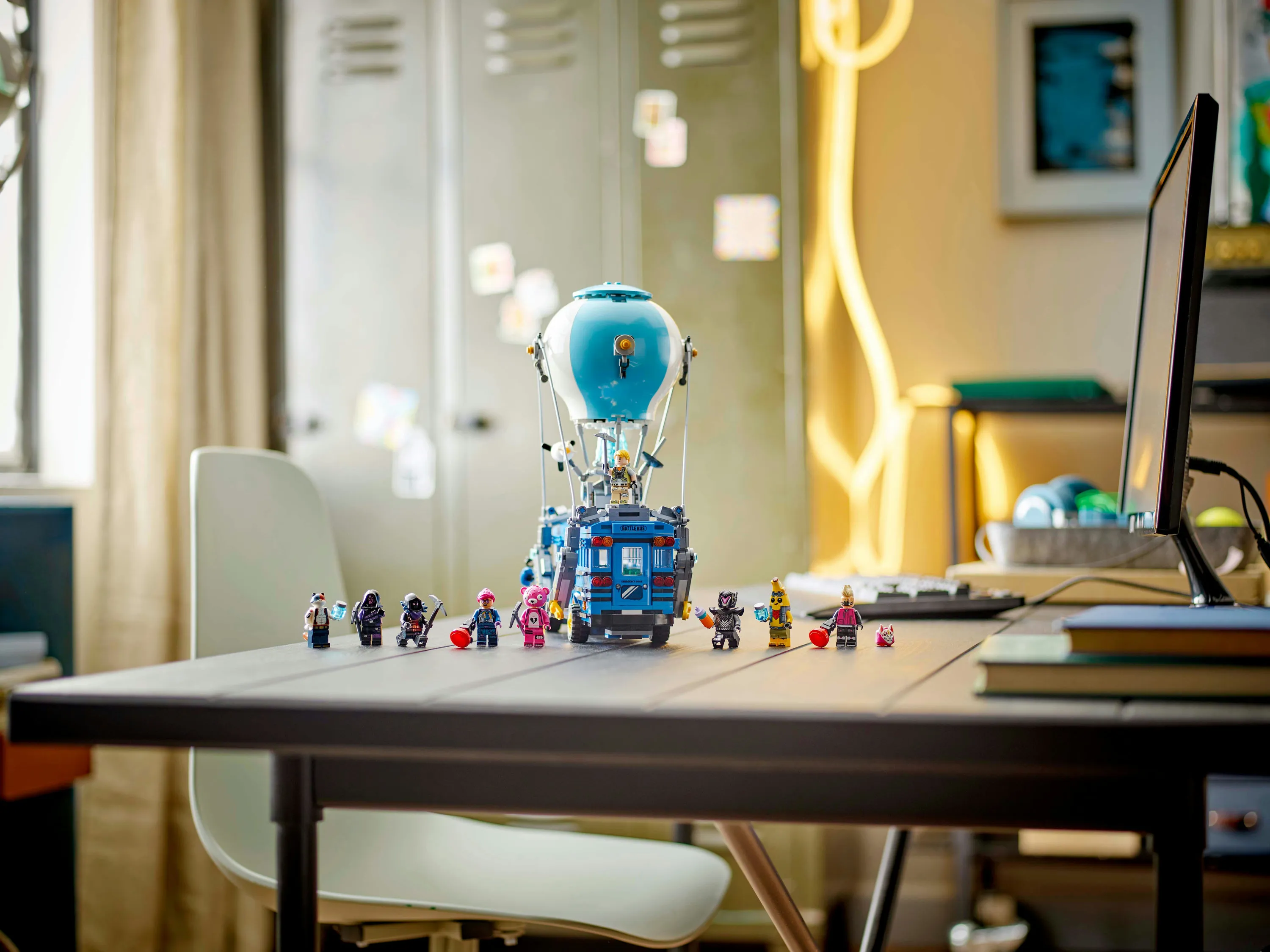 LEGO Fortnite Battle Bus 77073