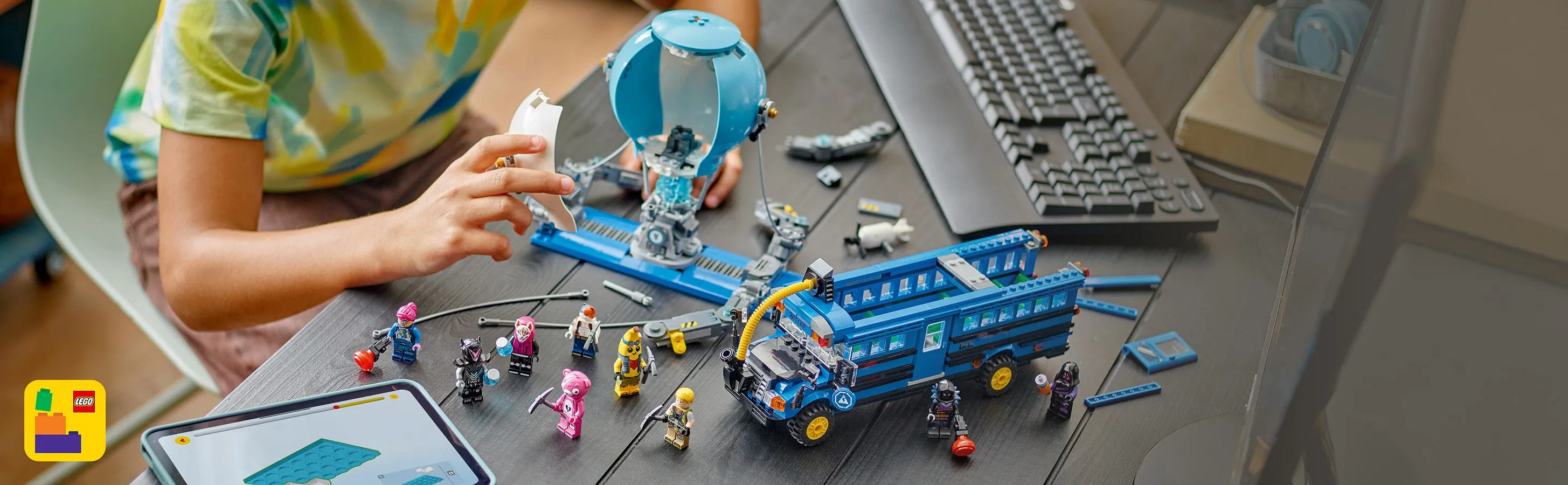 LEGO Fortnite Battle Bus 77073