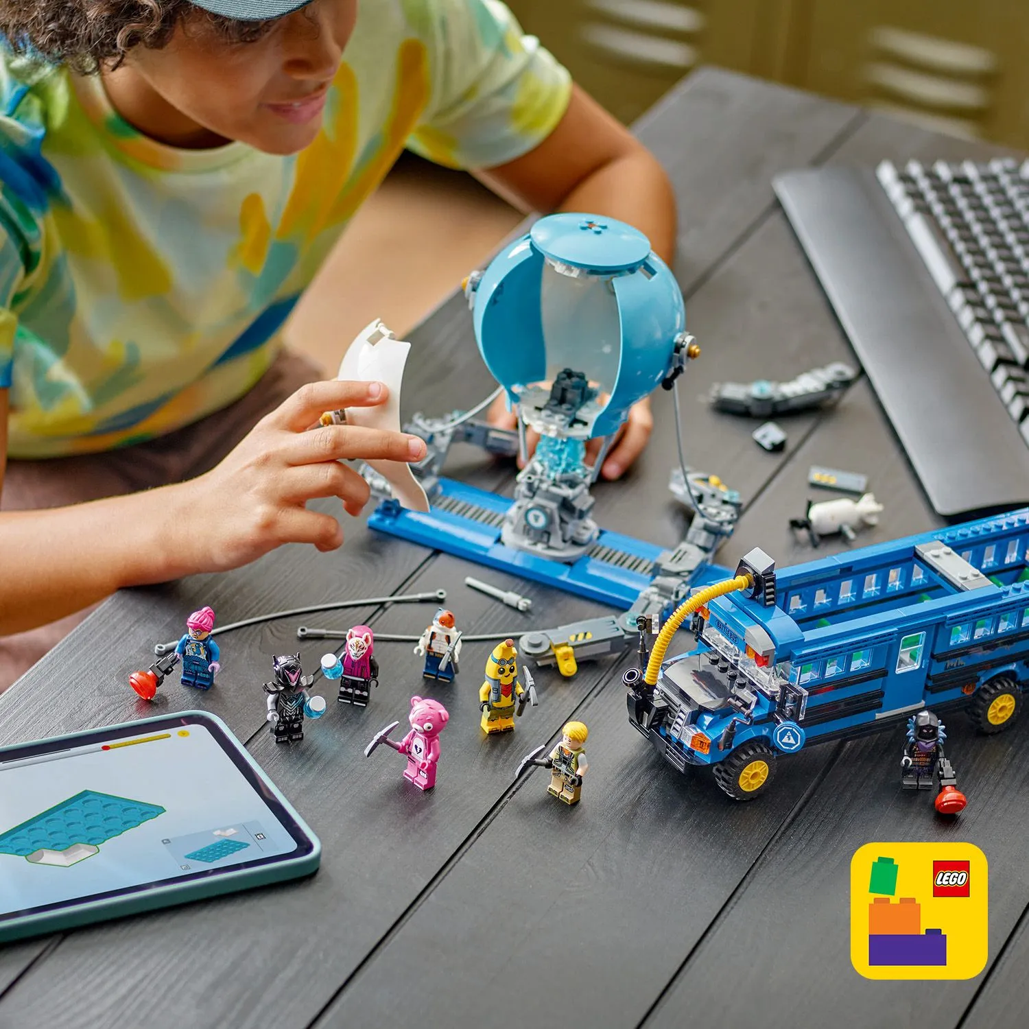 LEGO Fortnite Battle Bus 77073
