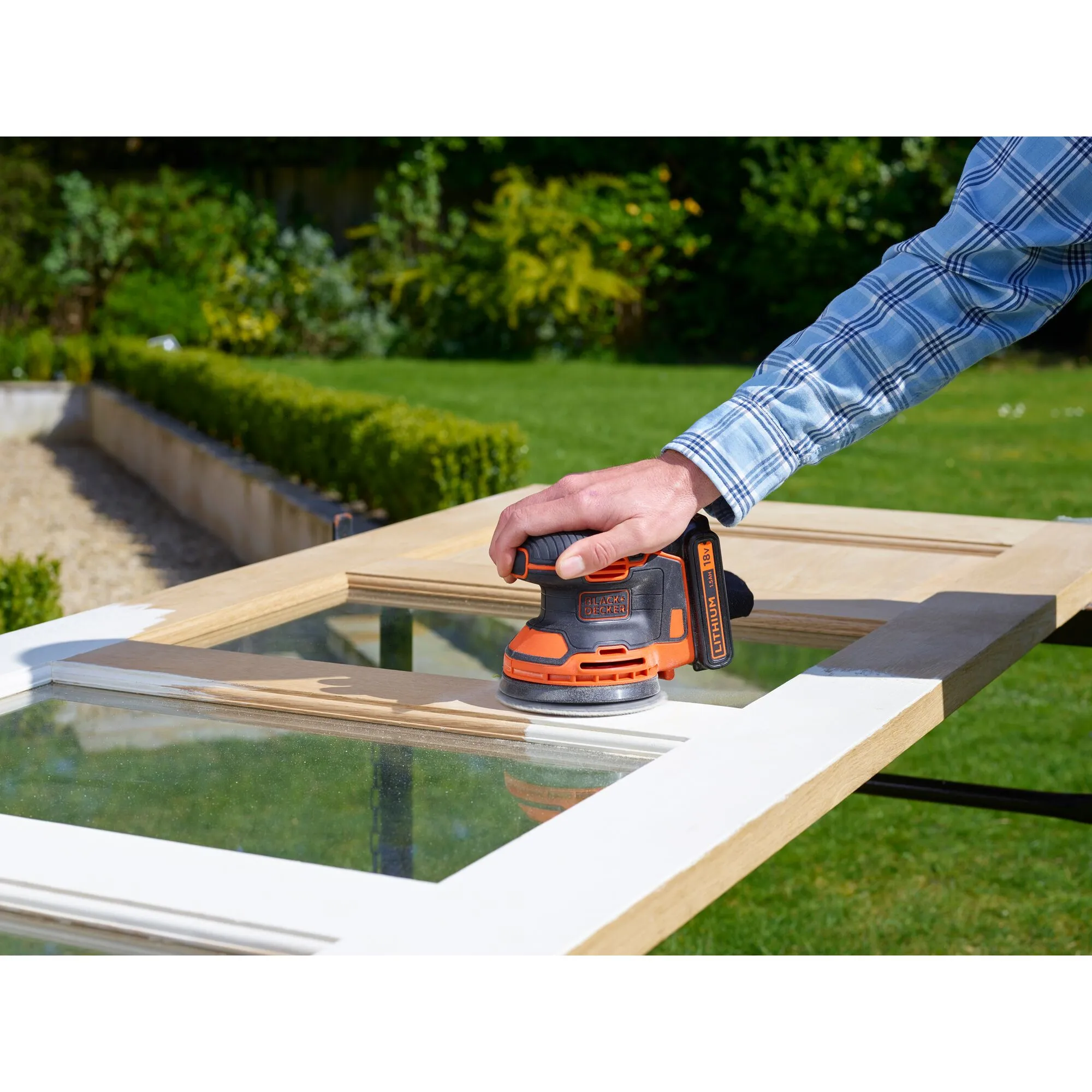 Black&amp;Decker Battery Orbital Sander BDCROS18N-XJ - without battery charger, carton
