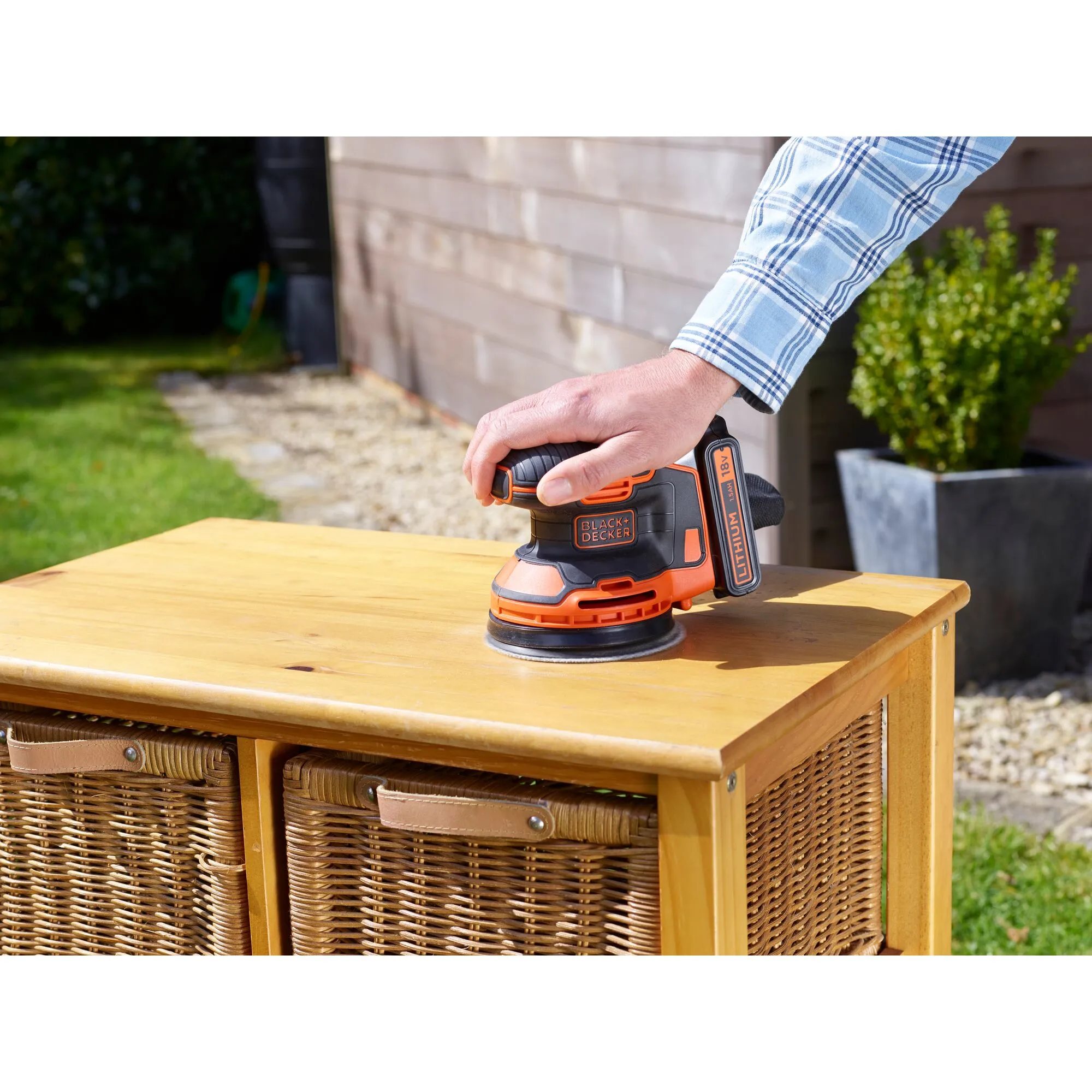 Black&amp;Decker Battery Orbital Sander BDCROS18N-XJ - without battery charger, carton