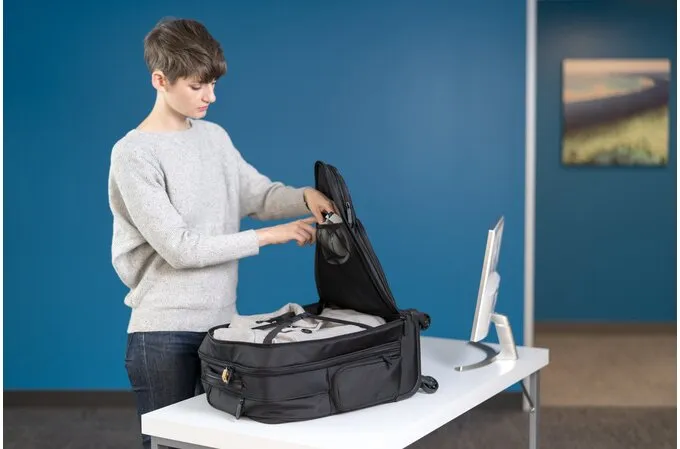 Kensington Contour&quot; 2.0 Pro Overnight Laptop Spinner  17
